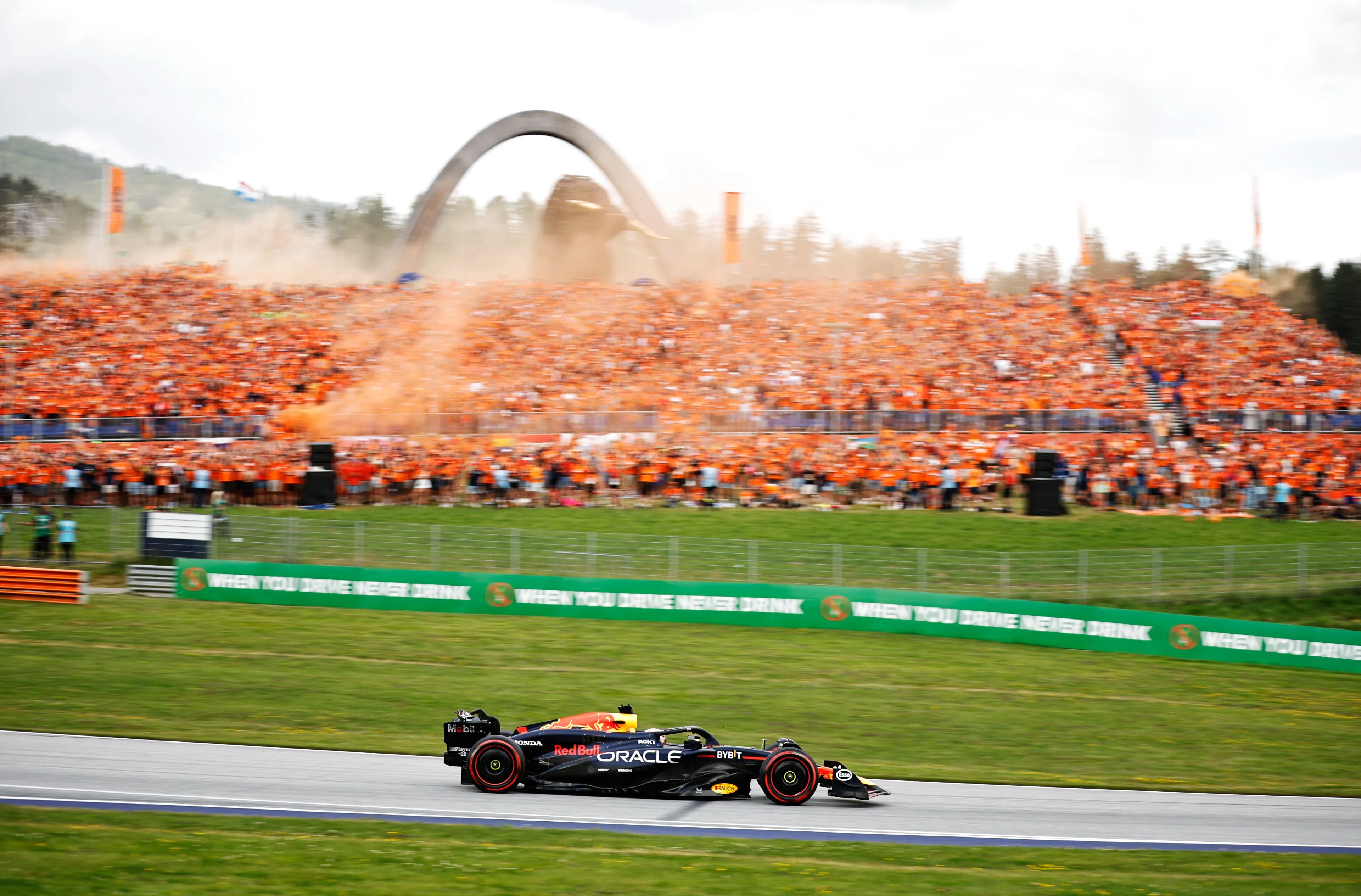 max verstappen oostenrijk red bullpracing race zondag