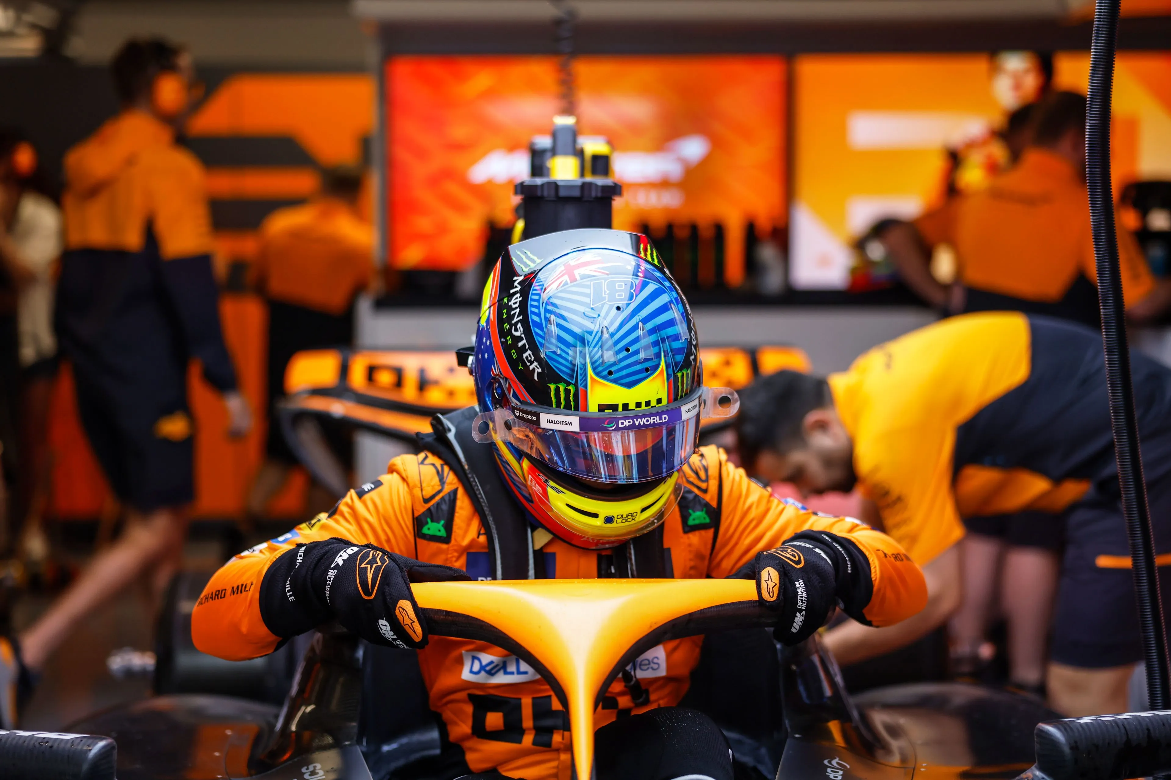 Piastri zag de Mercedessen voorbijkomen: 'Een ronde meer, en ze hadden Lando ook ingehaald'