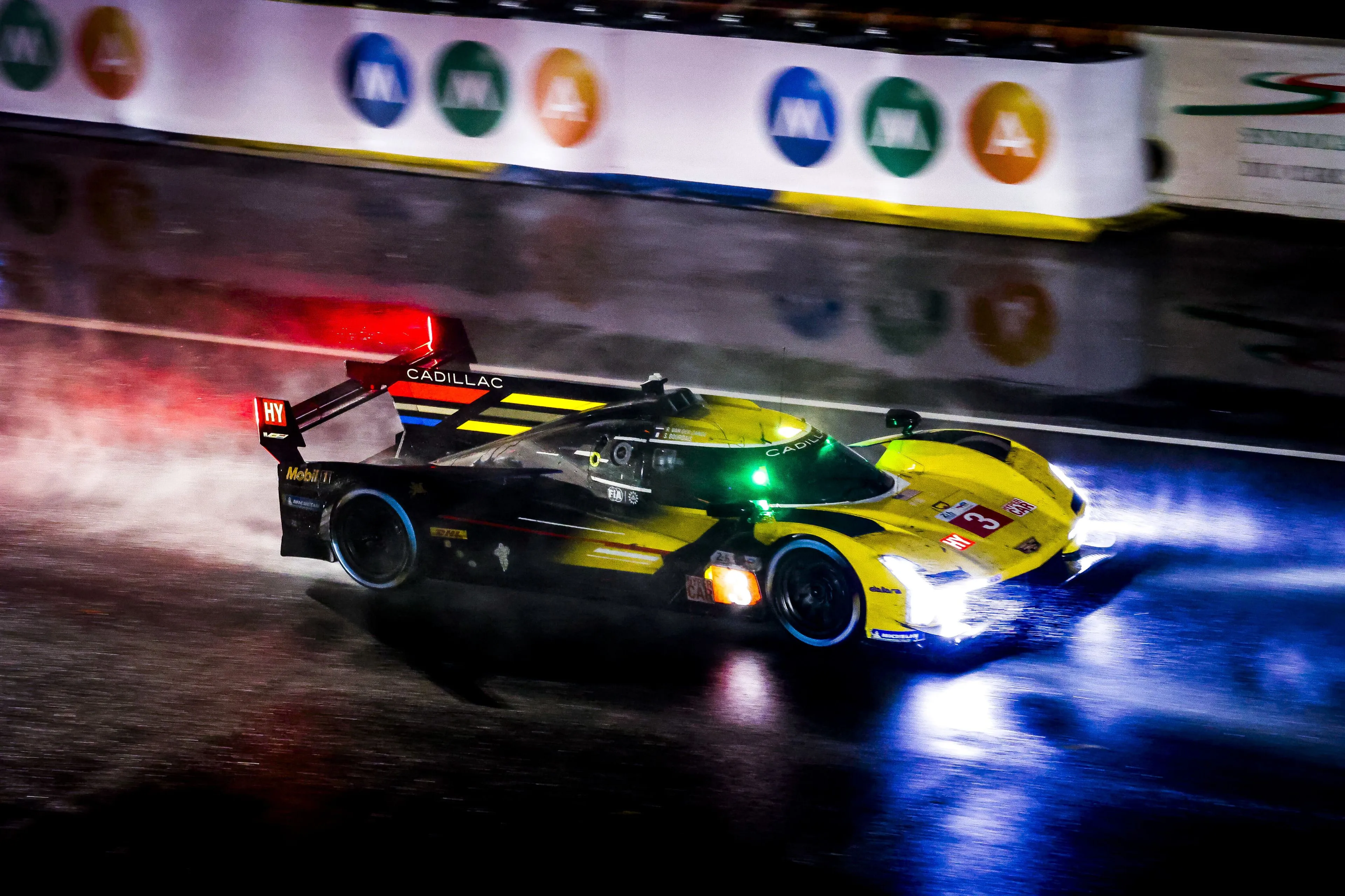 Le Mans van Van der Zande eindigt vroegtijdig: 'Net toen we de aansluiting konden pakken'