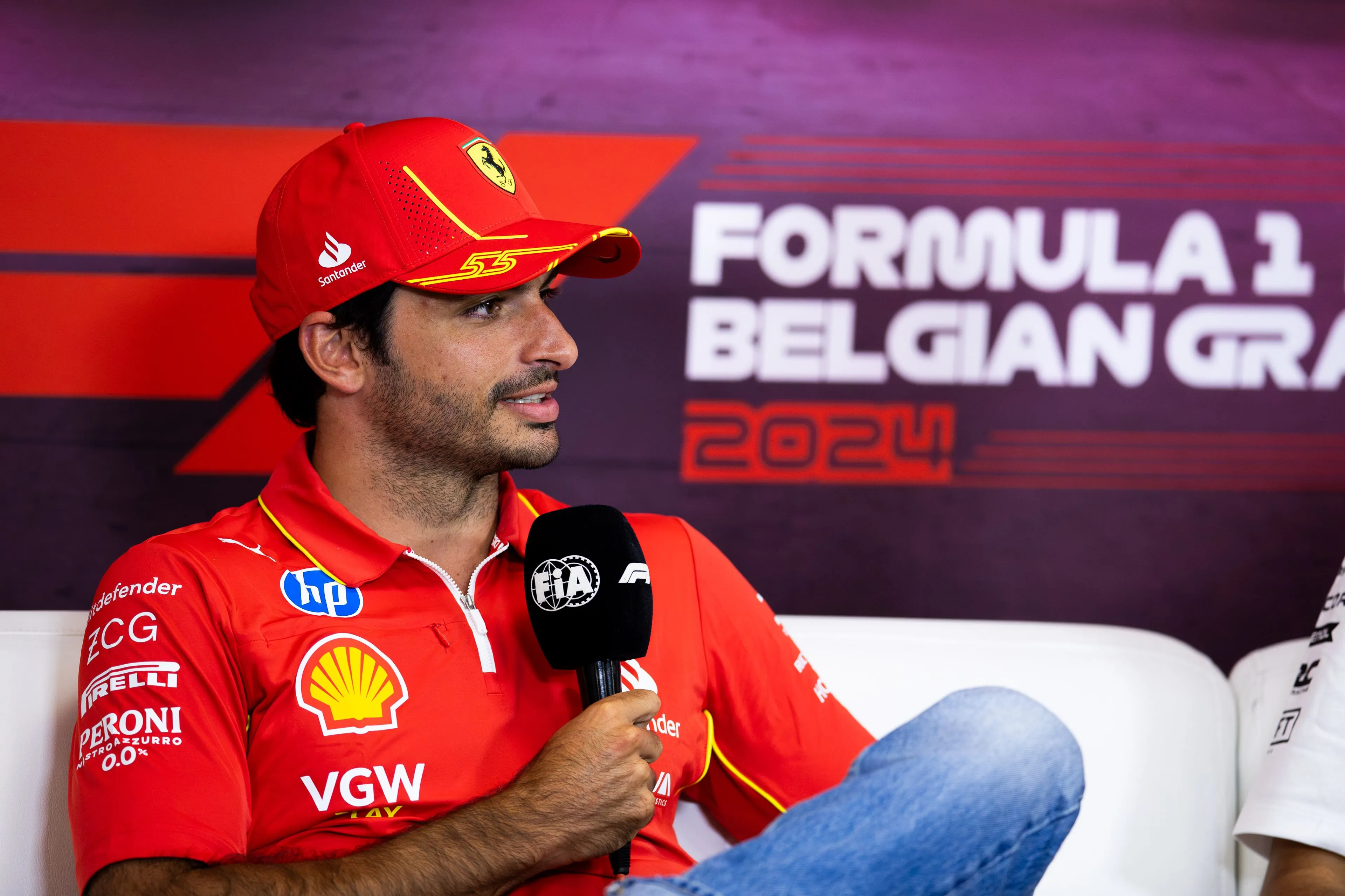 Sainz komt met gevatte samenvatting: 'Het was wel een rare race, nietwaar?'