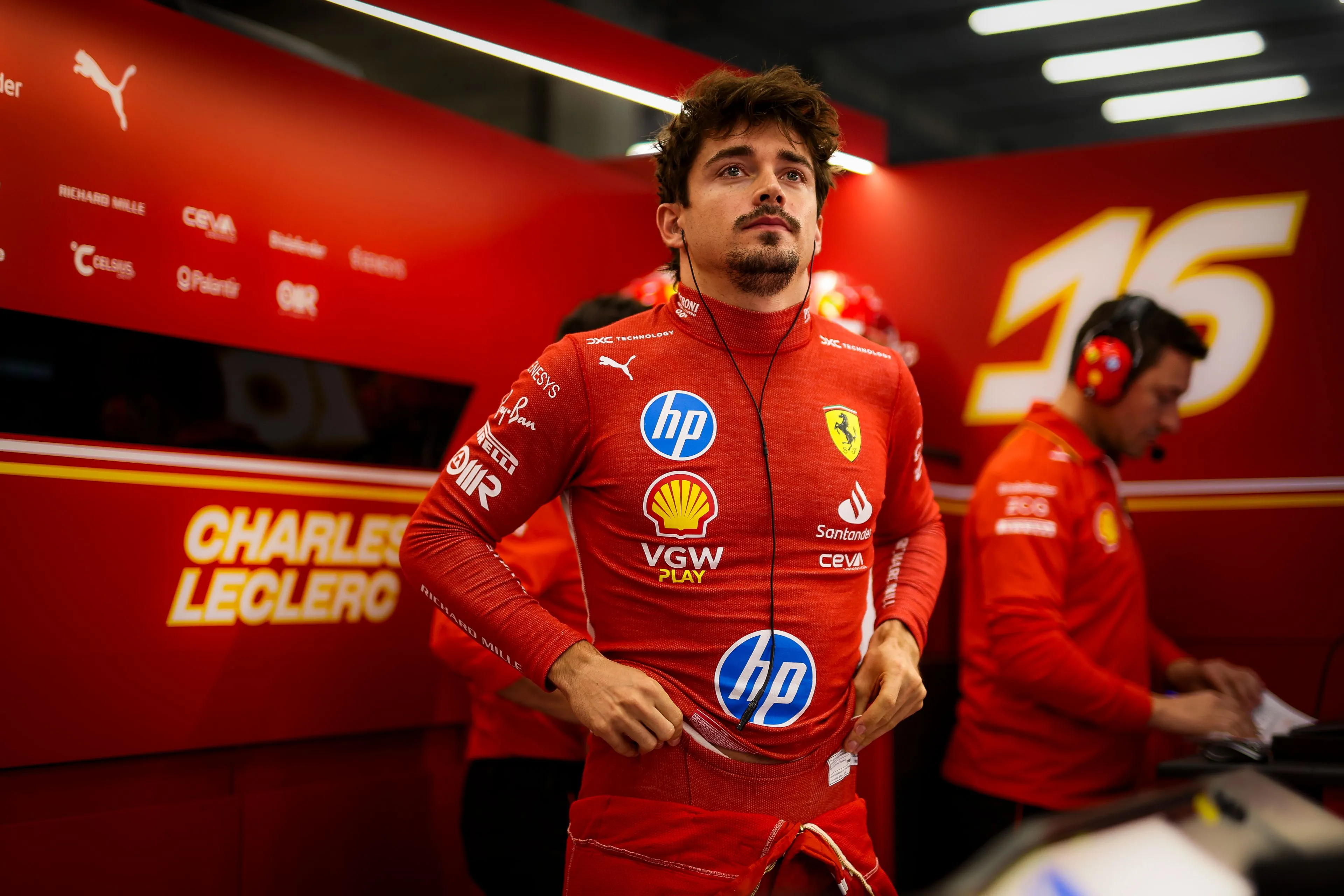 Leclerc eerlijk over spanning in F1: 'Wens liever totale dominantie door Ferrari'