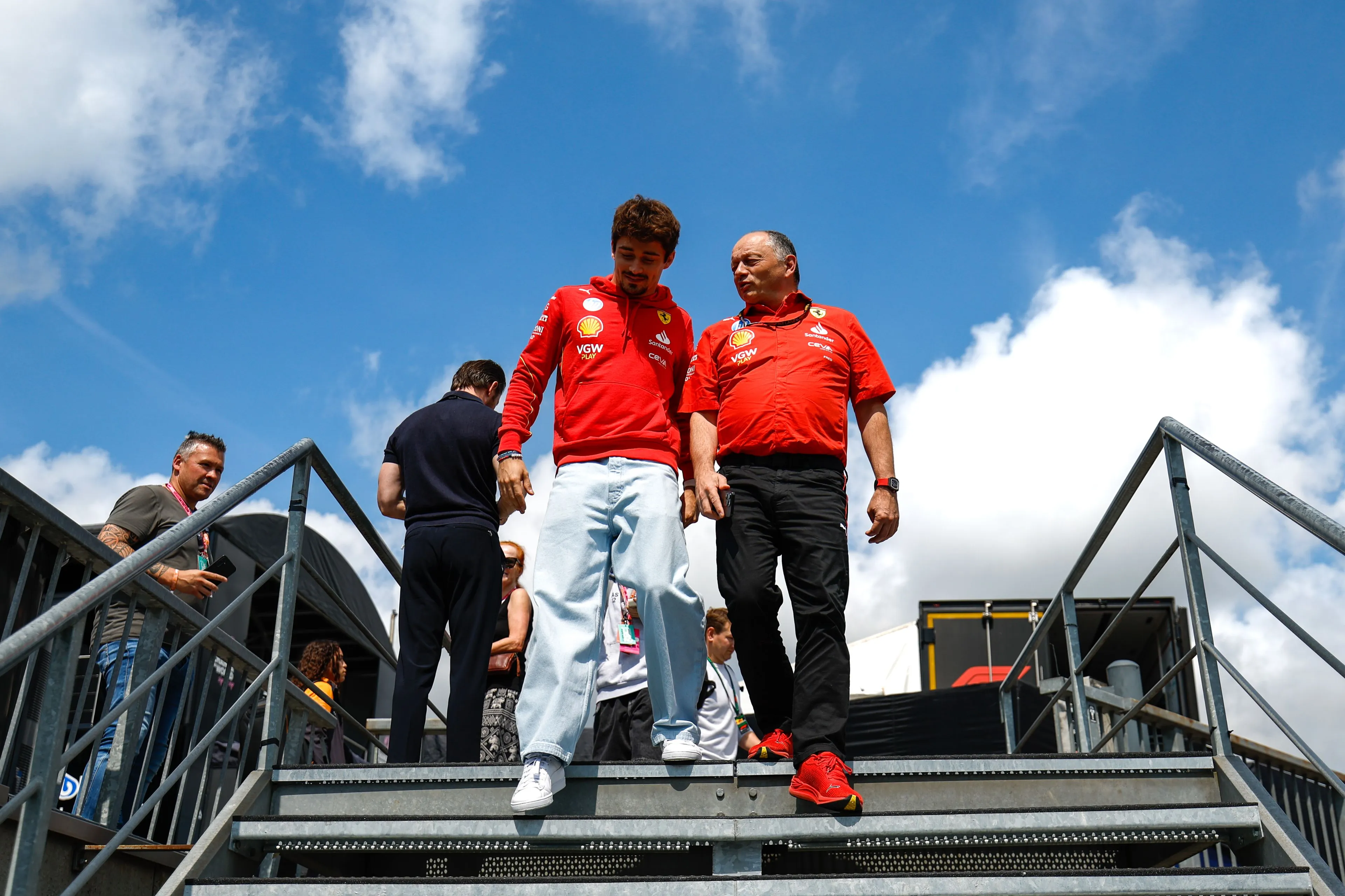 Leclerc ziet Vasseur graag nog lang blijven: 'Dat is superbelangrijk'