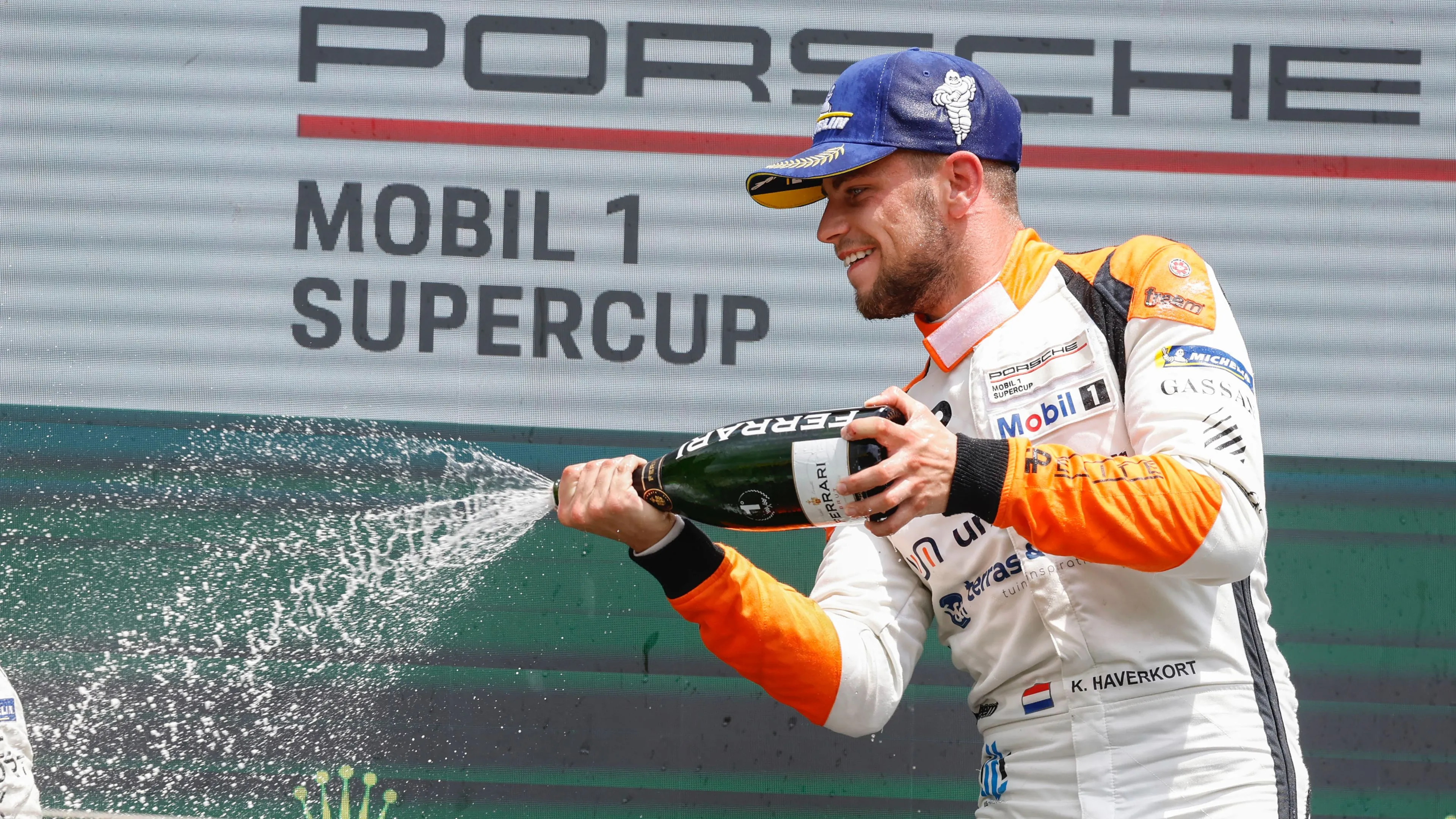 Porsche Supercup GP Hongarije | King foutloos naar de zege, De Haan vecht het uit met Ten Voorde