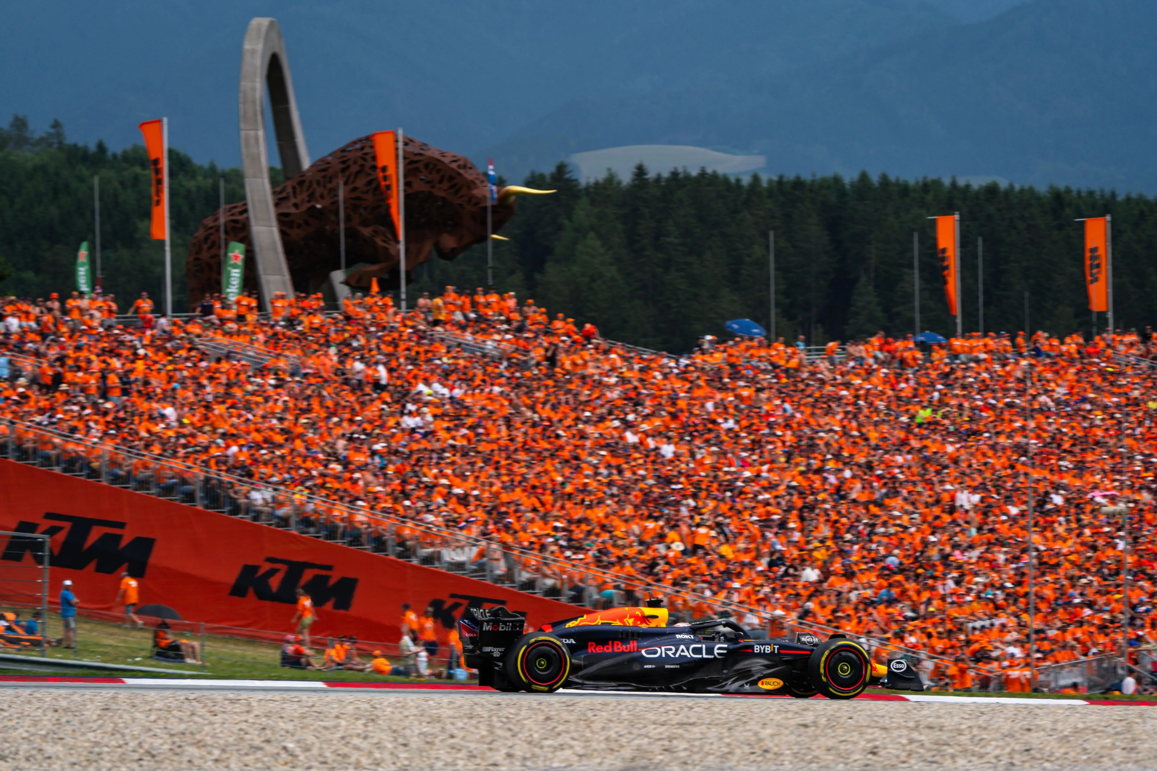 Croft is benieuwd naar terugkeer Verstappen: 'Dan wordt hij tienvoudig wereldkampioen'