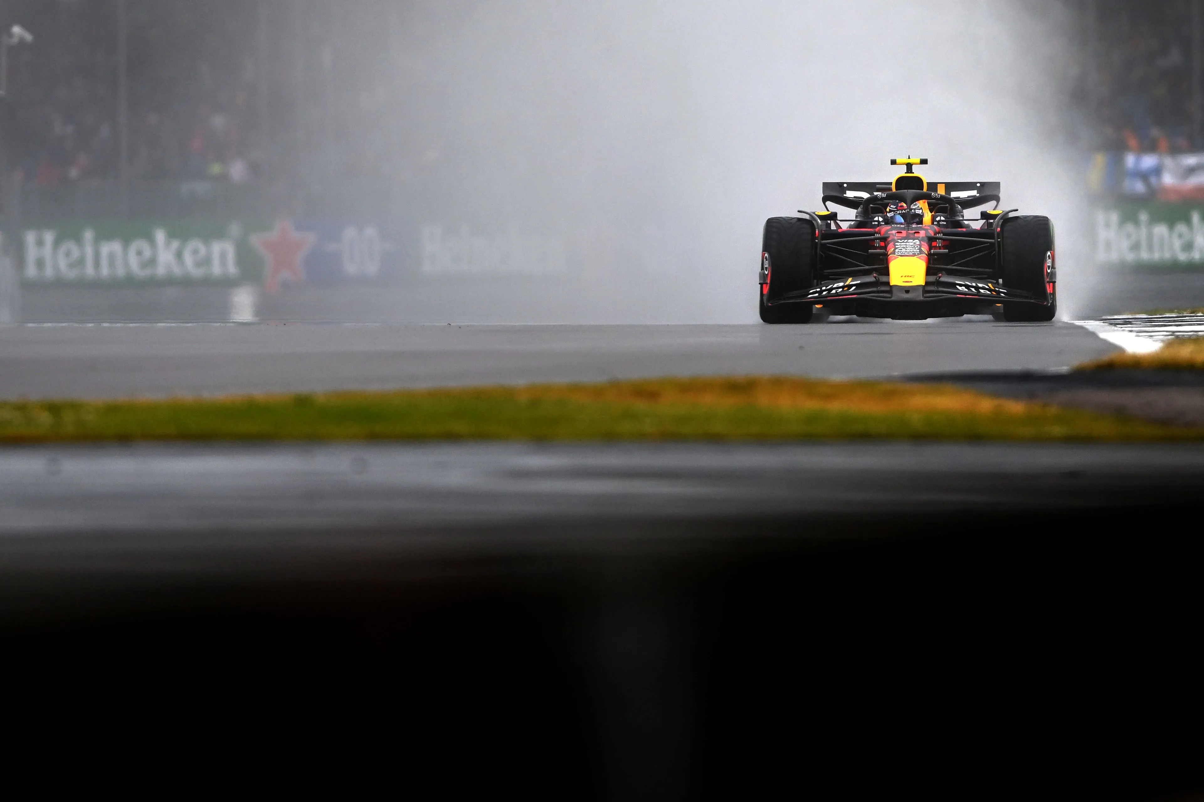 Pérez zet eigen toekomst verder op losse schroeven: Q1-uitschakeling na spin