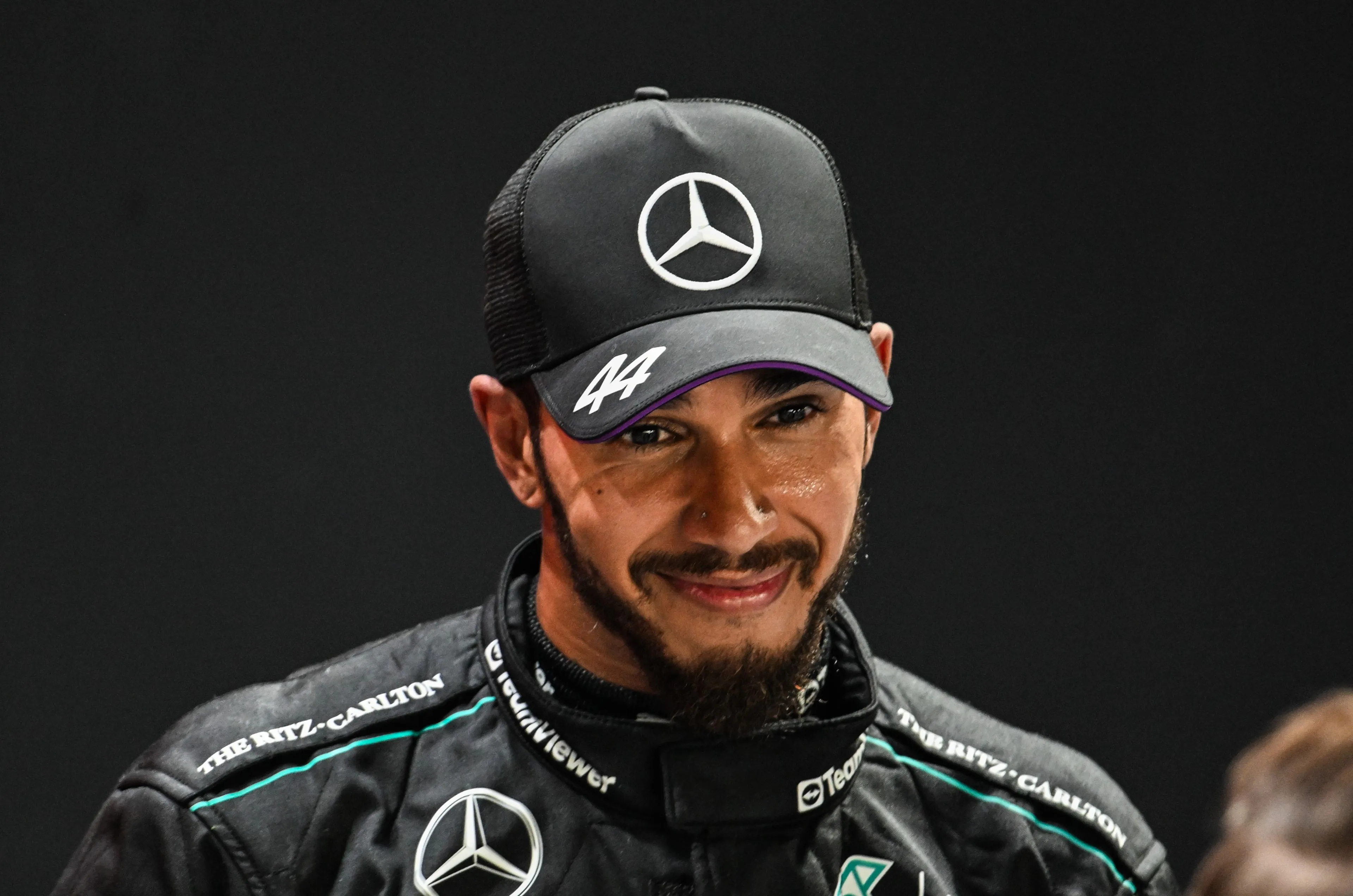 Hamilton zinspeelt op vroegtijdig afscheid bij Mercedes: 'Als dit de laatste keer was, bedankt!'