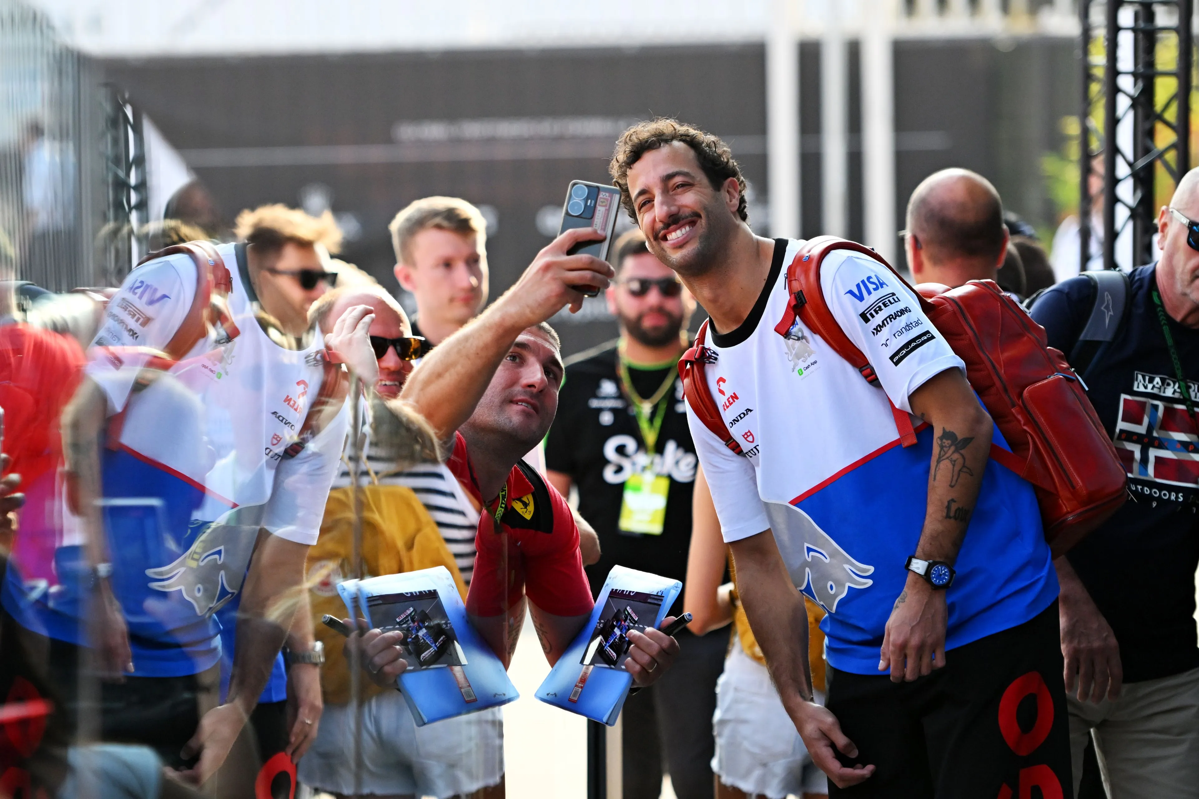 Ricciardo voelt de hete adem van Marko niet: 'Heeft hij me extra druk opgelegd? Totaal niet’