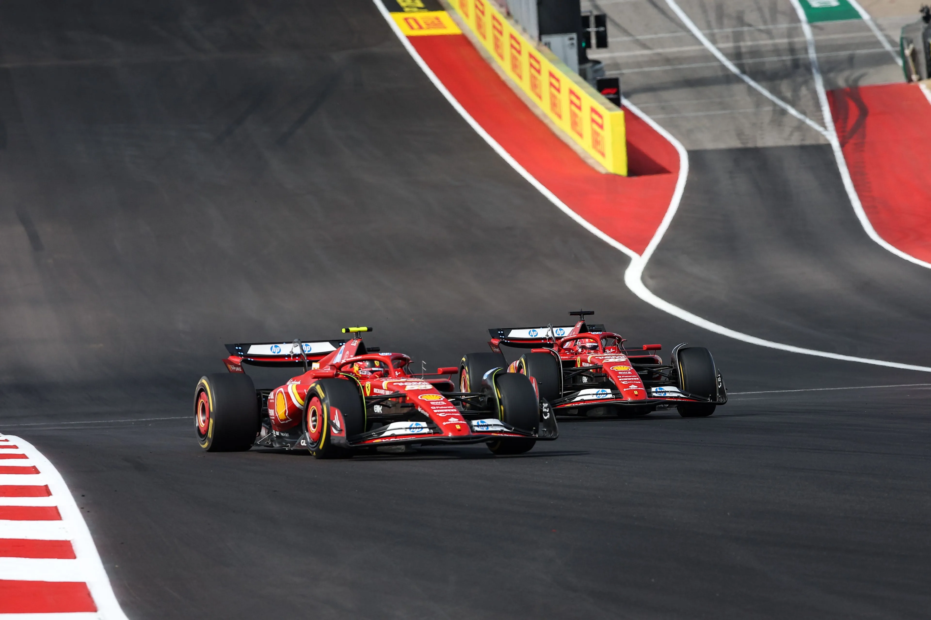 F1TV-commentator weet het zeker: 'Ferrari is duidelijk kandidaat voor de titel'