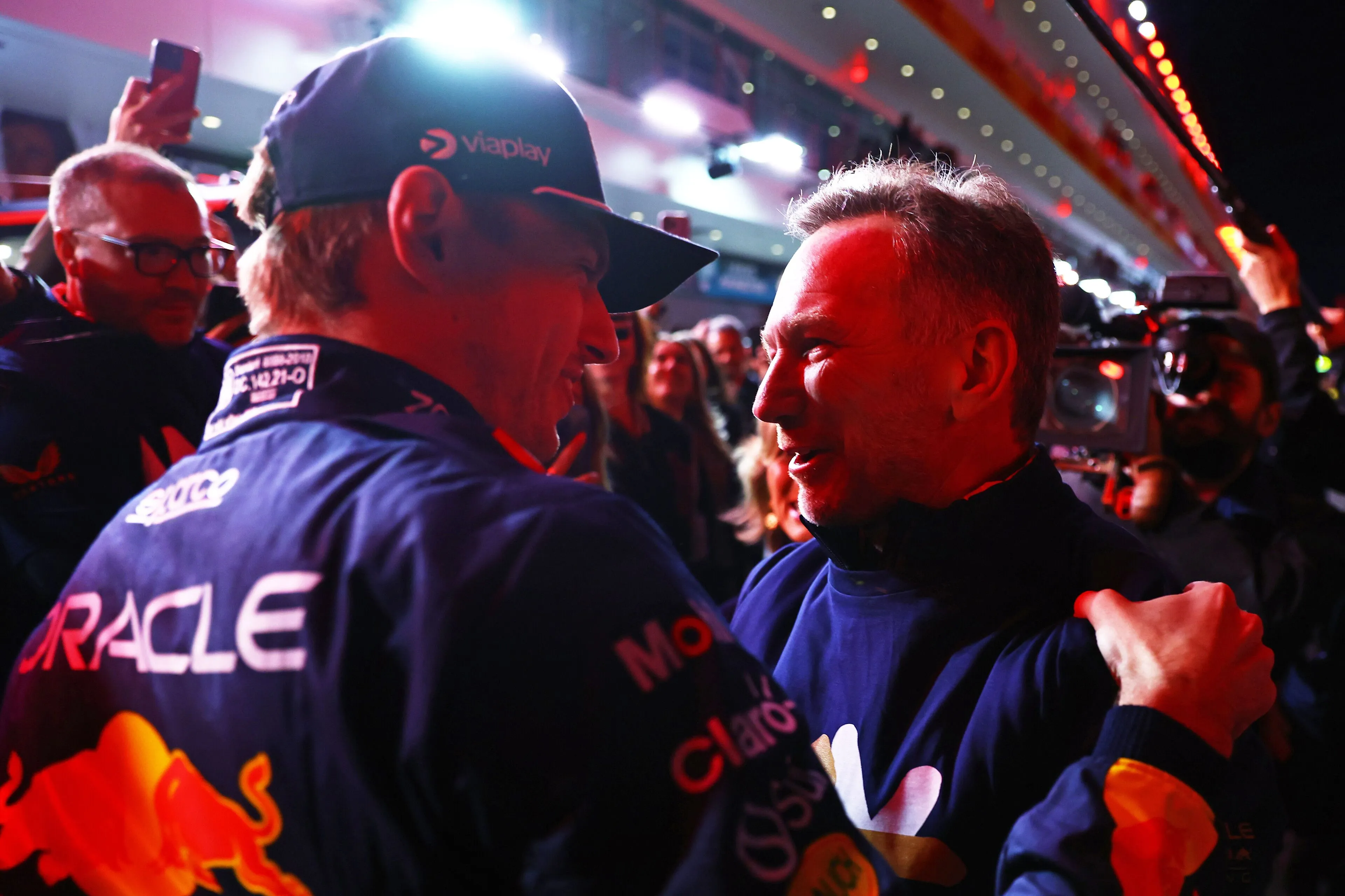 Horner dankbaar voor 'cruciaal gesprek' met Verstappen: 'We zeiden: jouw pijn is onze pijn'
