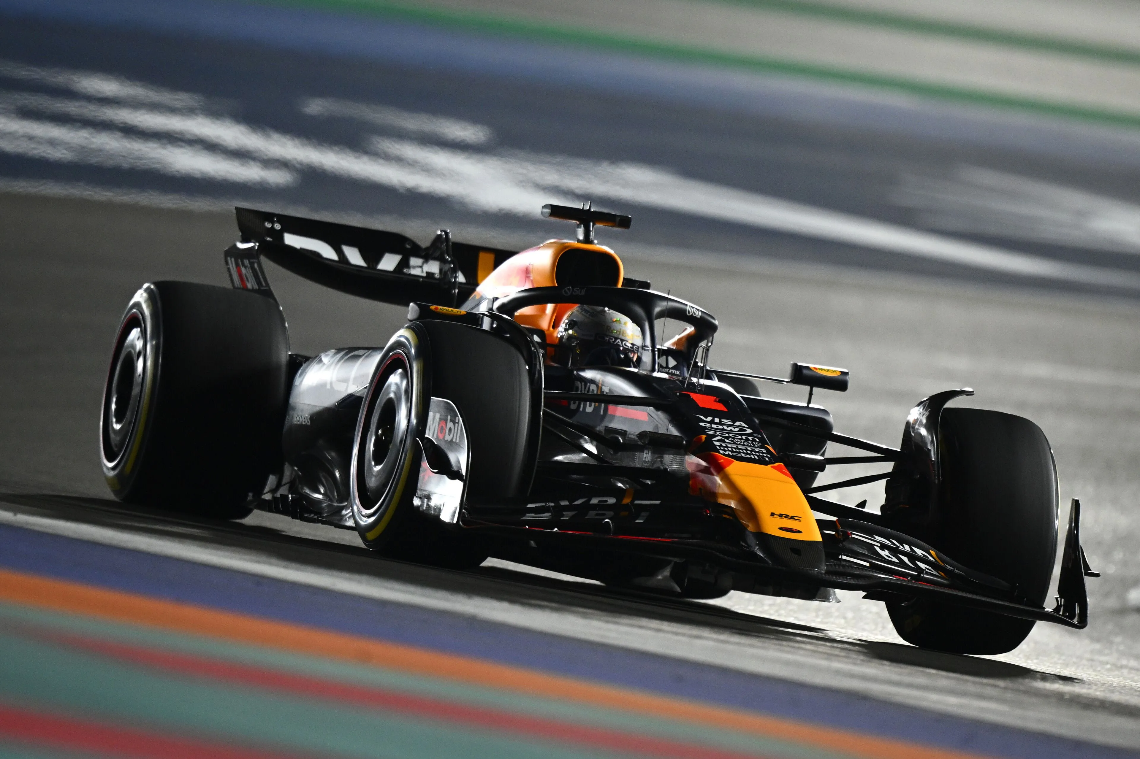 Verstappen grapt over museumstuk van Red Bull en let op bij de start: 'Oppassen met die twee'