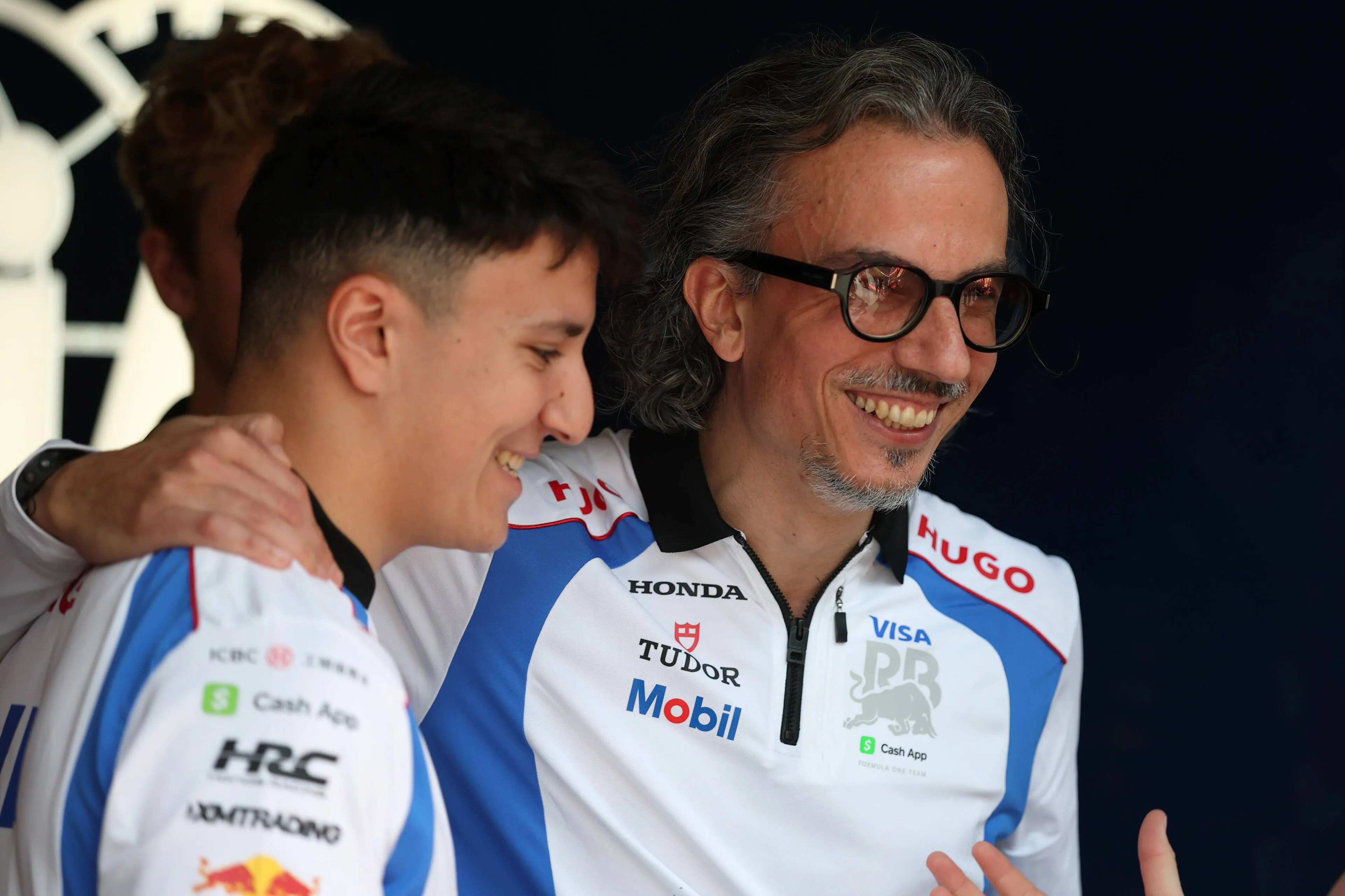 Hadjar een beetje 'cheeky' na ontslag van Horner: 'Kan niet ontkennen dat dat handig is'