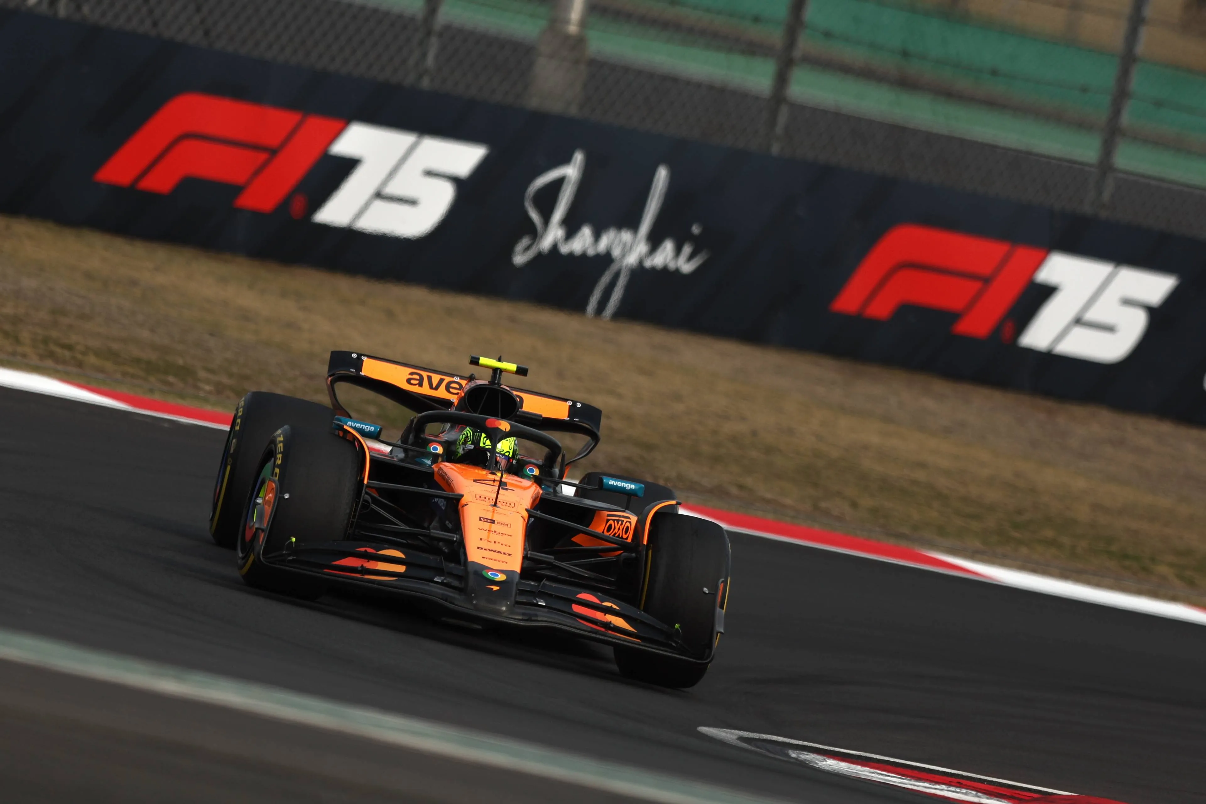 Norris goed uit de startblokken, Tsunoda blijft in eerste Red Bull-sessie in spoor van Verstappen