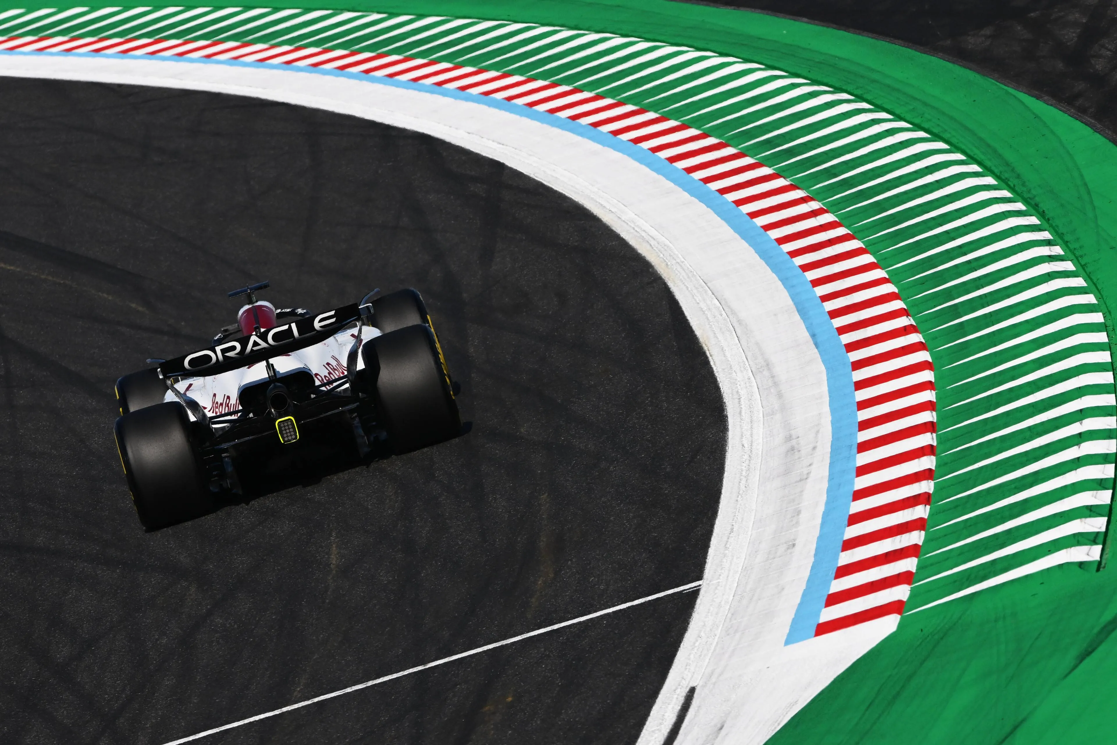 Boordradio's vrijdag GP Japan | Coureur moet wennen aan nieuw team: 'Oh ****. Ik heb hem gemist'