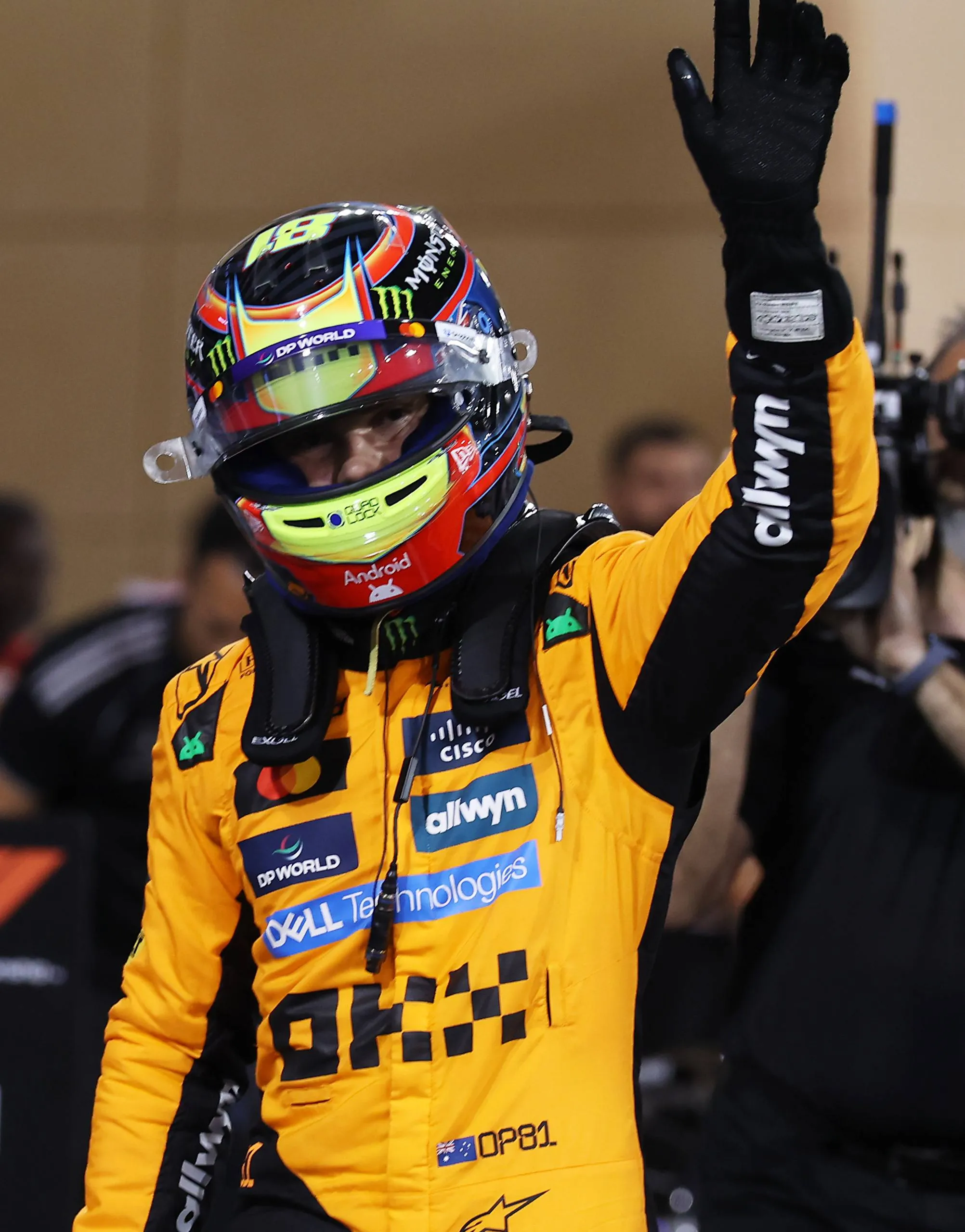 Piastri klokt snelste tijd in onderbroken sessie, Verstappen na solide sessie in de top drie