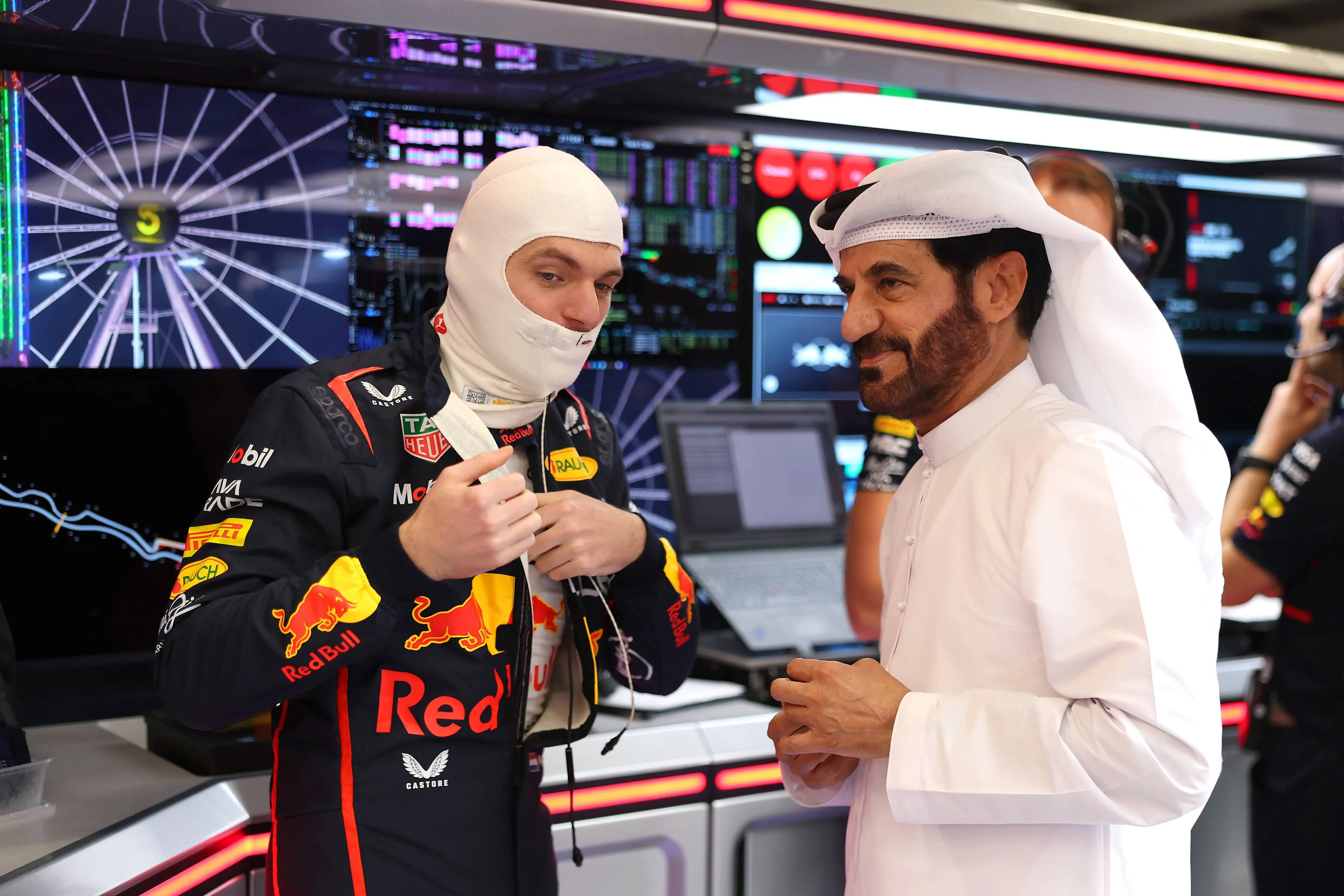 Winkelman legt opvallende actie van Verstappen uit: 'Opdracht van Ben Sulayem'