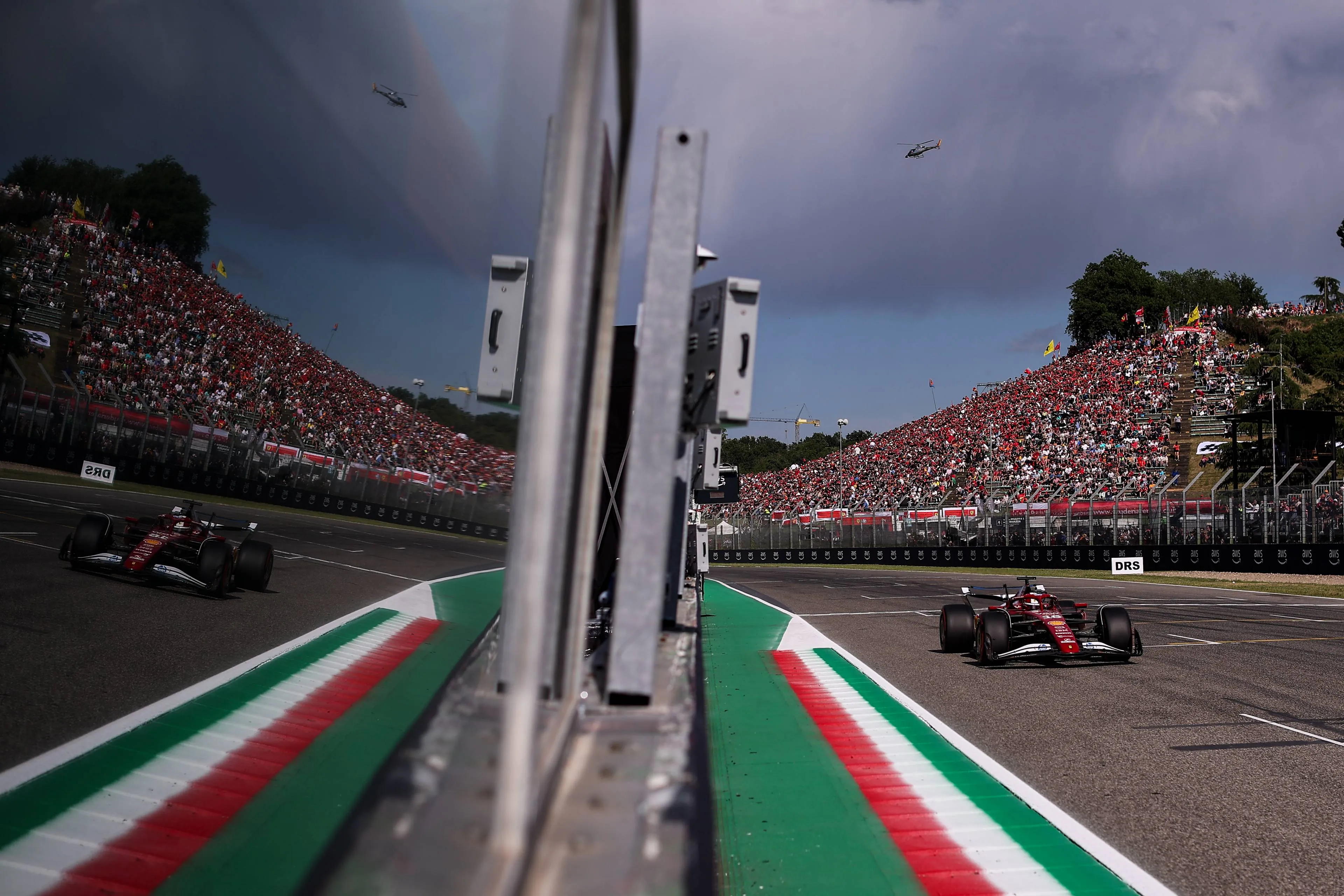 Hamilton voelt zich eindelijk lekker in zijn Ferrari: 'Dat geeft echt een goed gevoel'