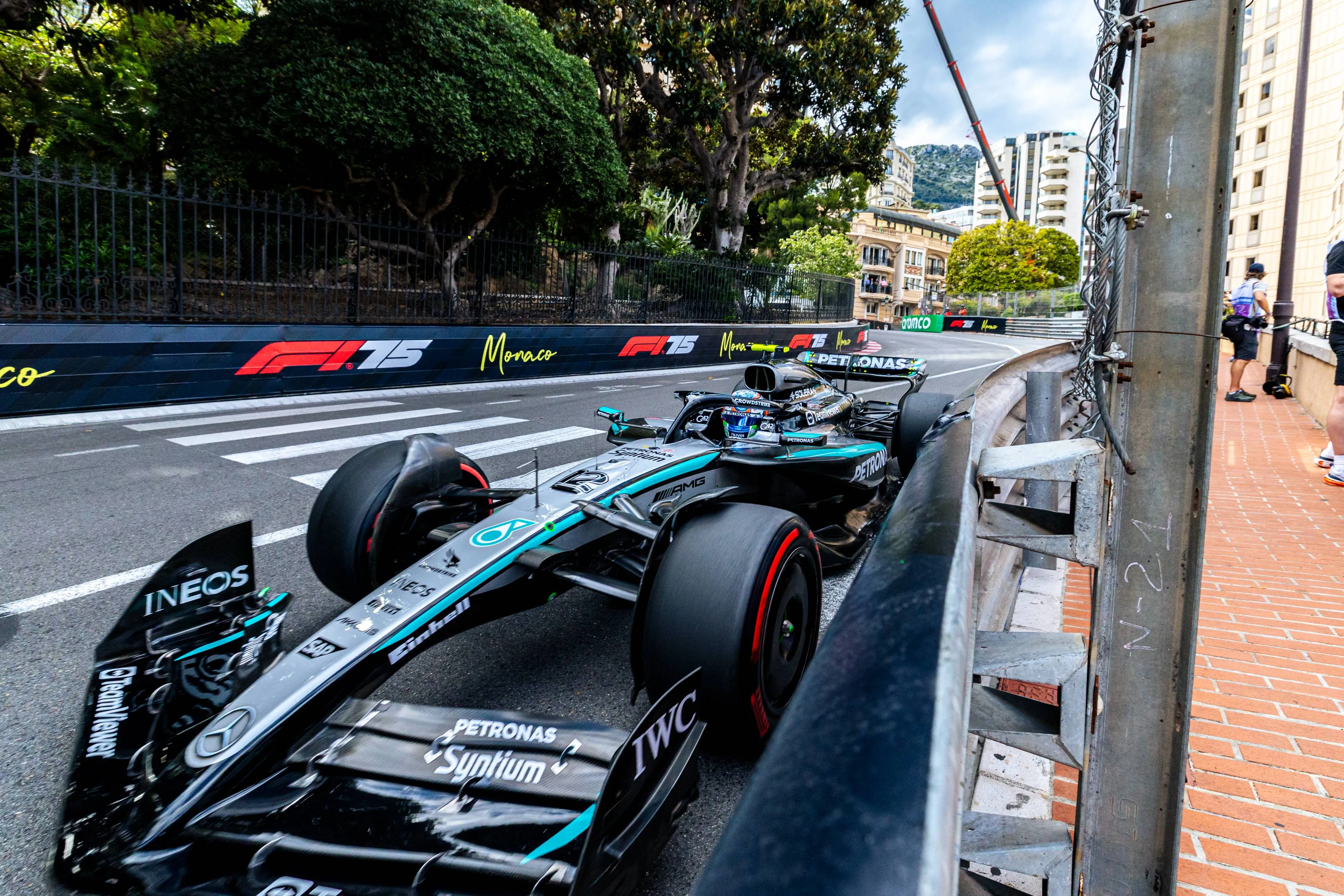 Brokkenpiloten | Hamilton bezorgt Ferrari een peperduur F1-weekend, ook McLaren met rekening