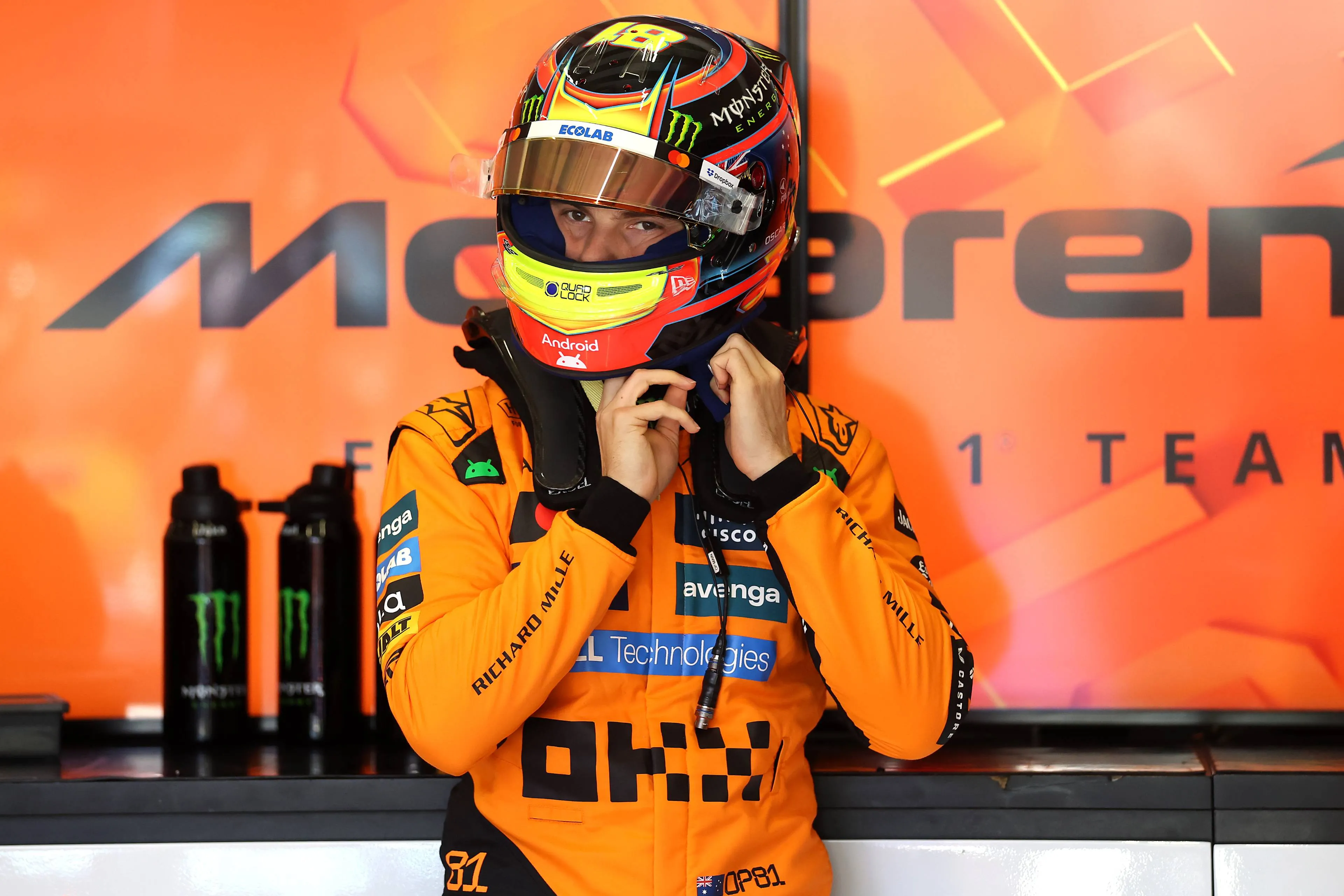 Piastri houdt McLaren bovenaan, Verstappen met veelbelovende sessie in Spanje