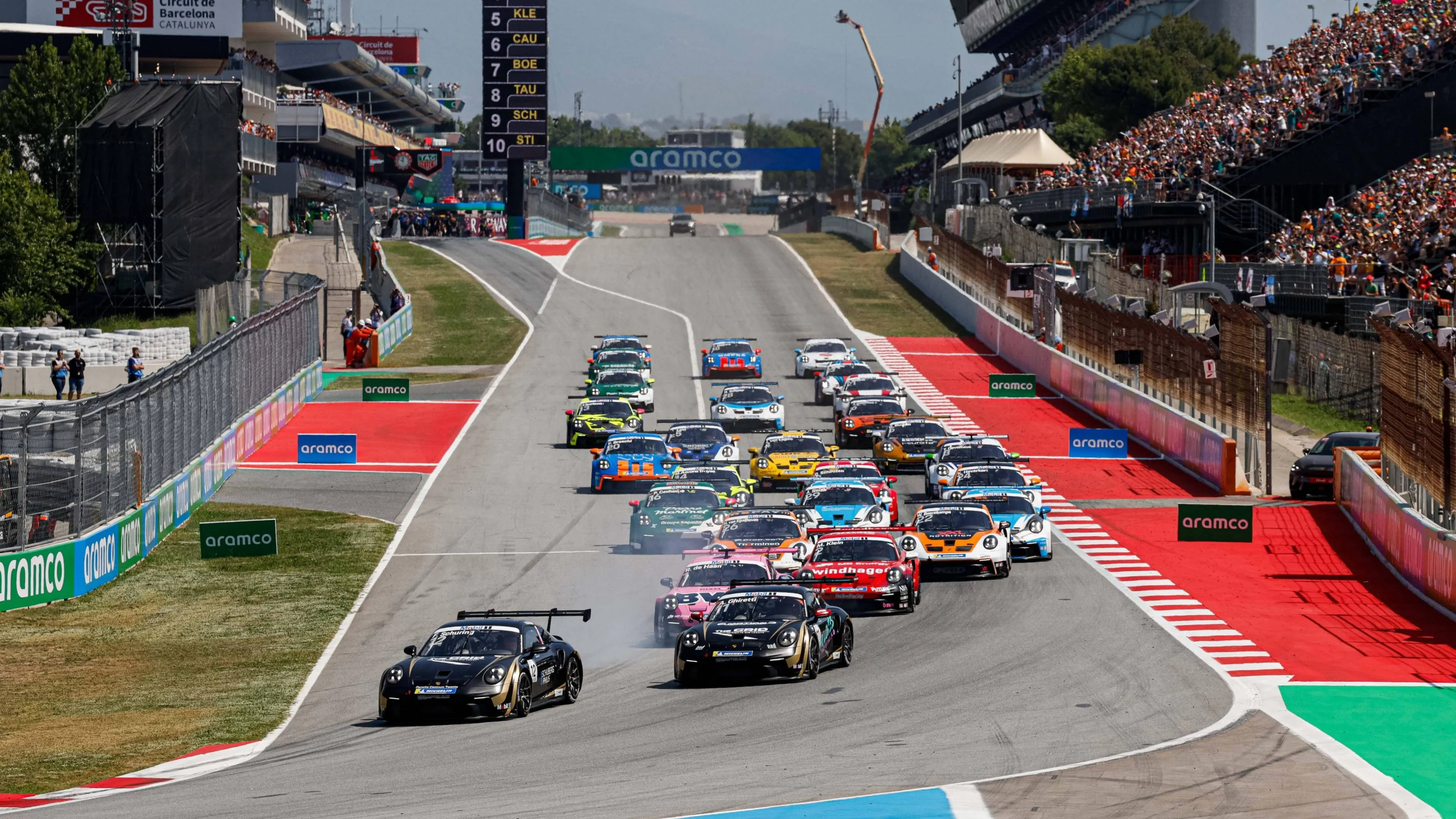 Porsche Supercup Spanje | Ghiretti soeverein naar de zege, Boerekamps viert goed resultaat