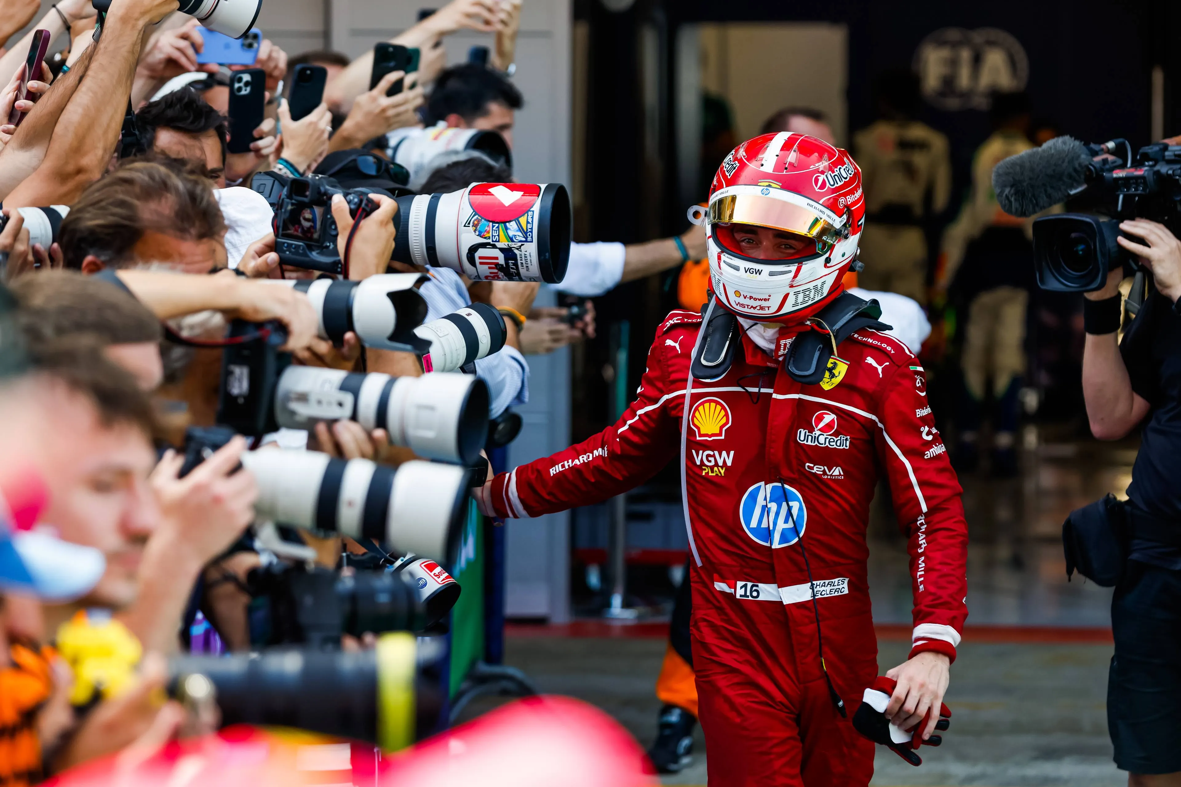 'Leclerc verliest vertrouwen in Ferrari en onderneemt eerste stappen, Horner nog altijd in beeld'