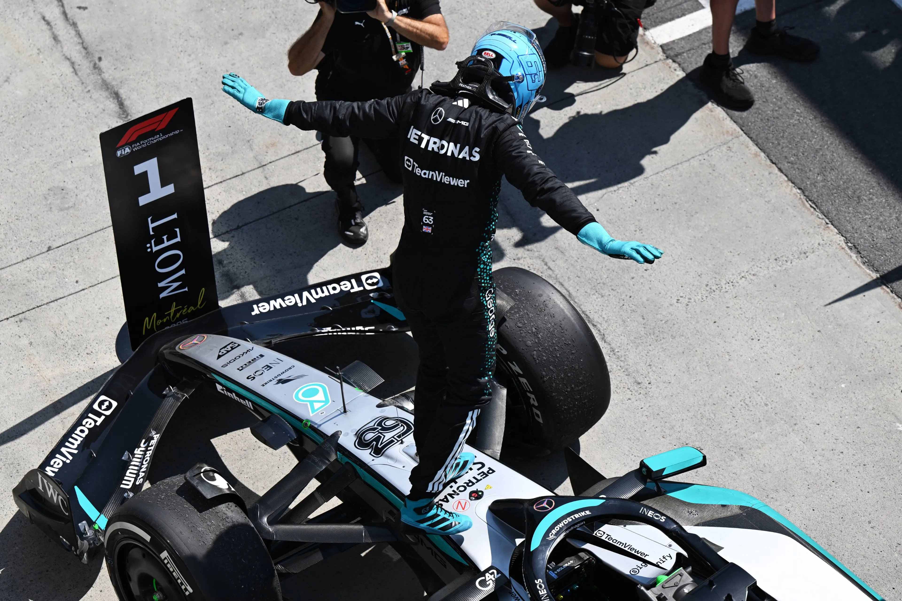 Verstappen opent met cynisch duimpje, maar start sterk met P2 achter Russell