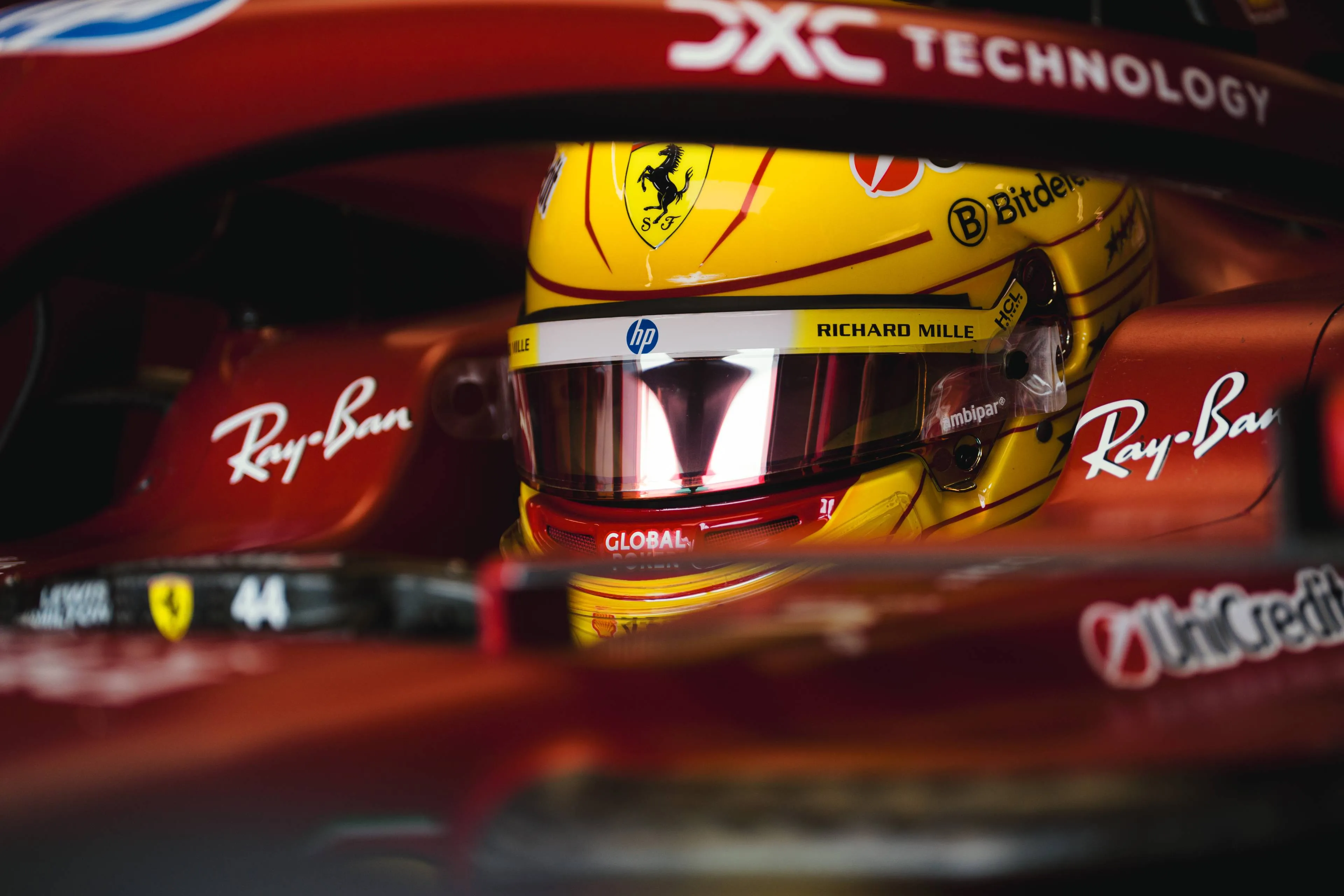 Wolff neemt het op voor Hamilton en wijst naar Ferrari: 'Je verliest niet ineens je talent'