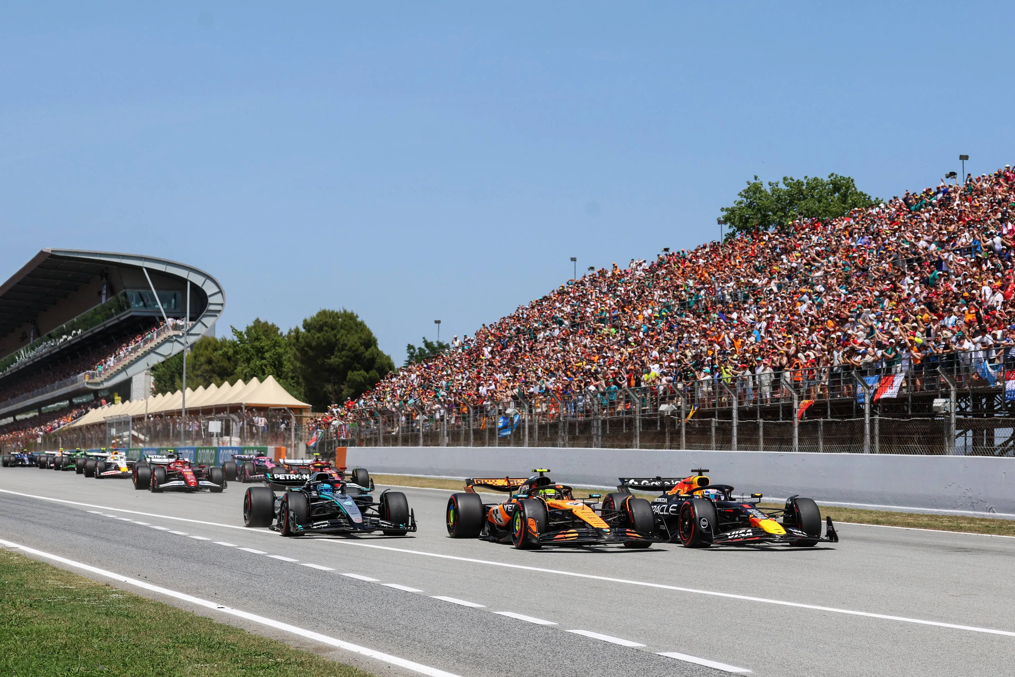 max verstappen 2025 spanje race red bull racing start george russell charles leclerc