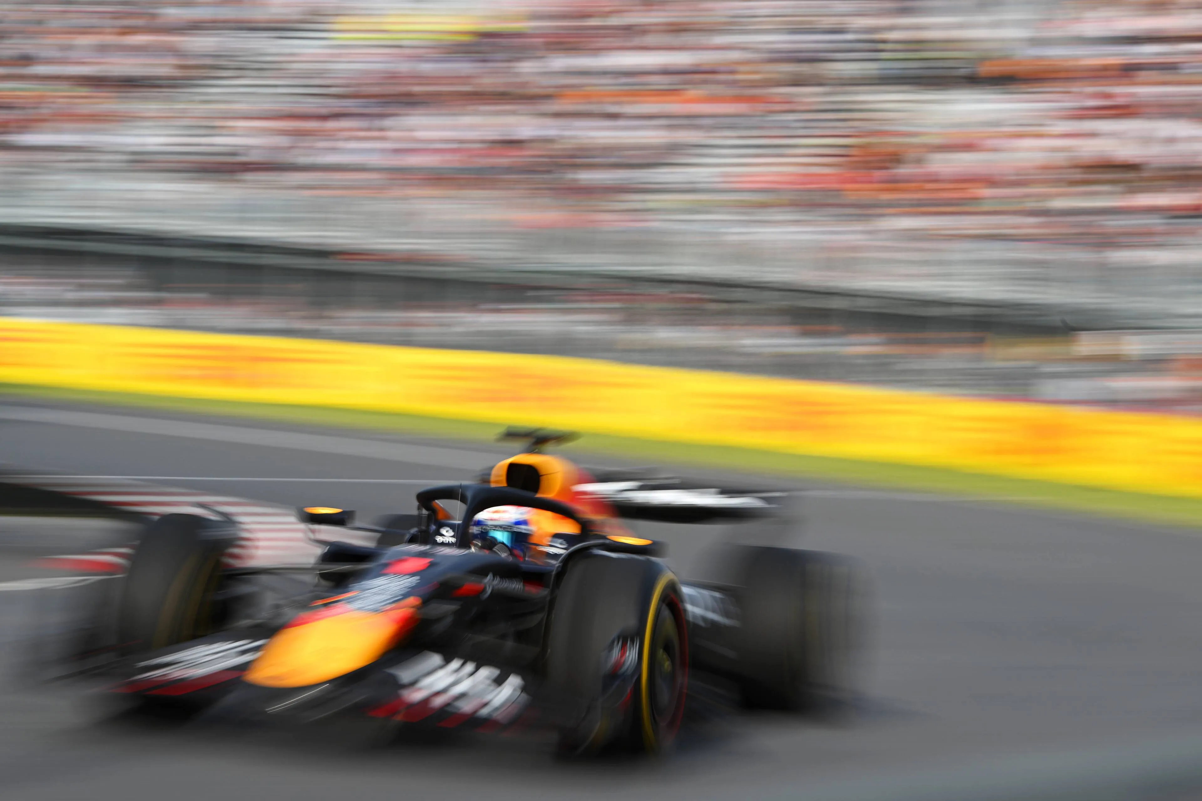 Hughes twijfelt niet aan Red Bull, maar aan McLaren: 'Verstappens tijden waren identiek'