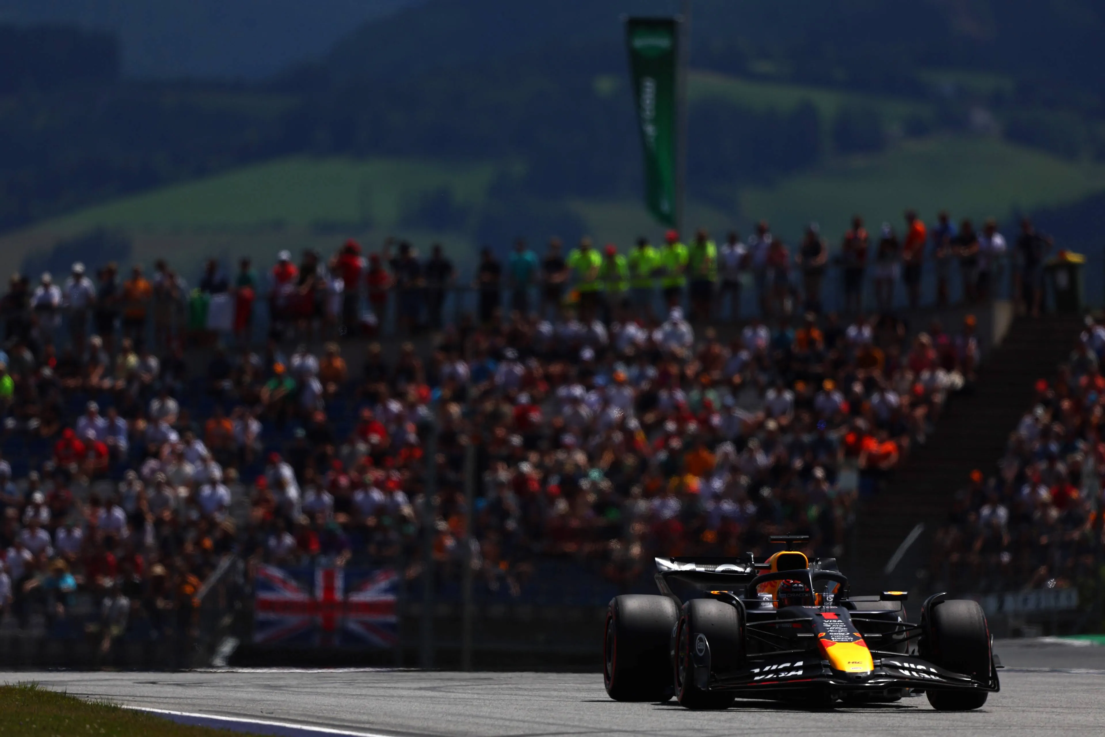 Ondertussen in F1 | Verstappen gaat viraal met '360'