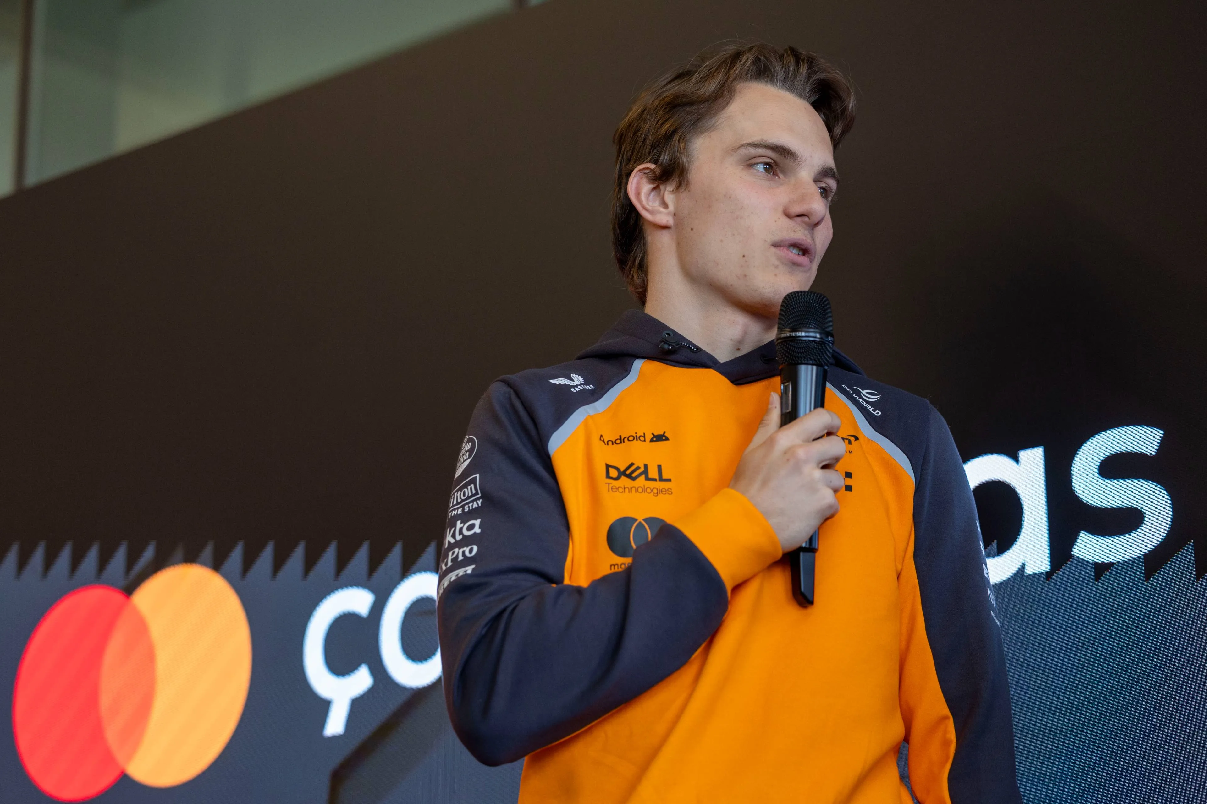 Piastri grapt over teambespreking McLaren: 'Helft ervan was in het hokje van de stewards'