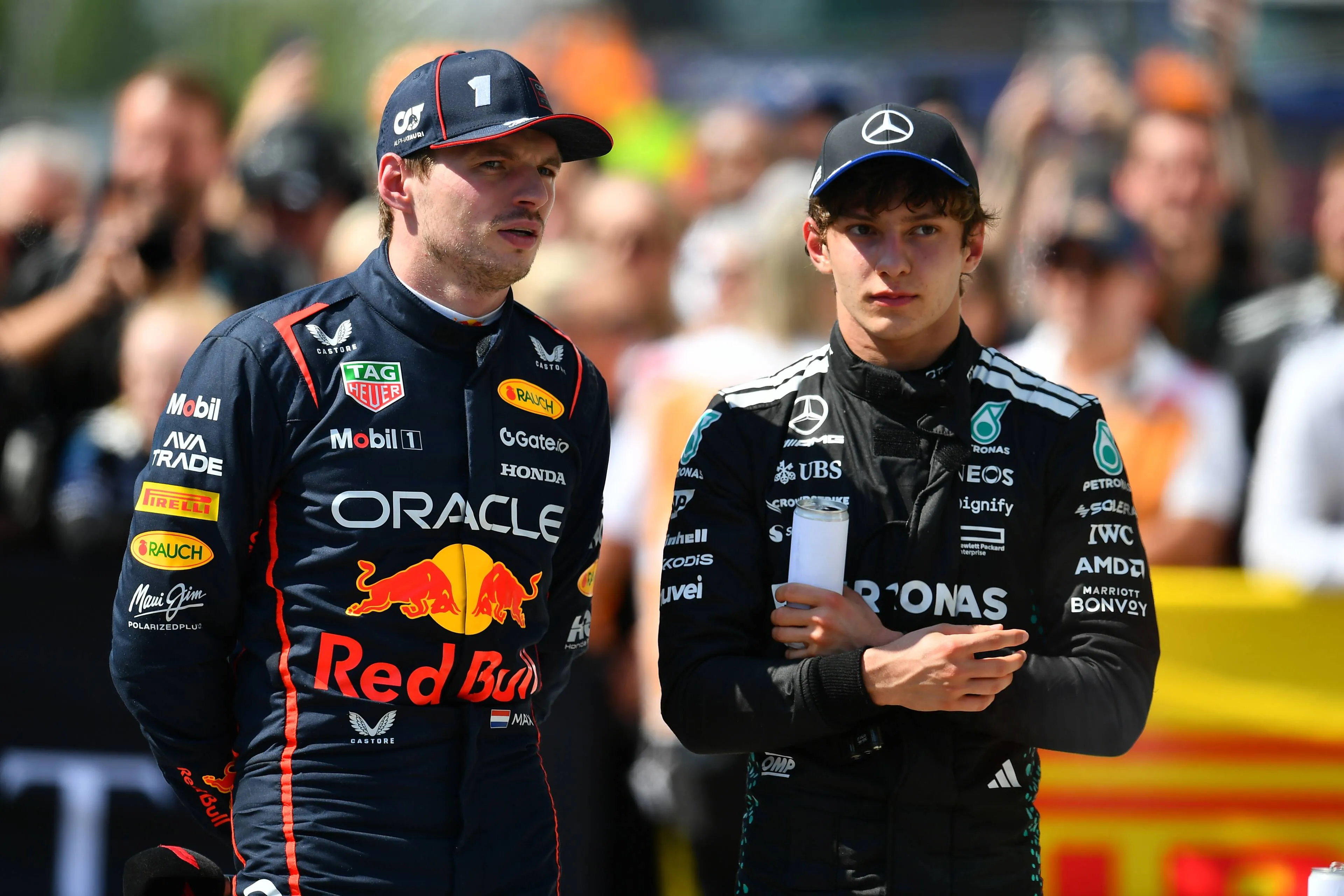 Antonelli deelt kort gesprekje met Verstappen: 'Later nog eens met hem praten'