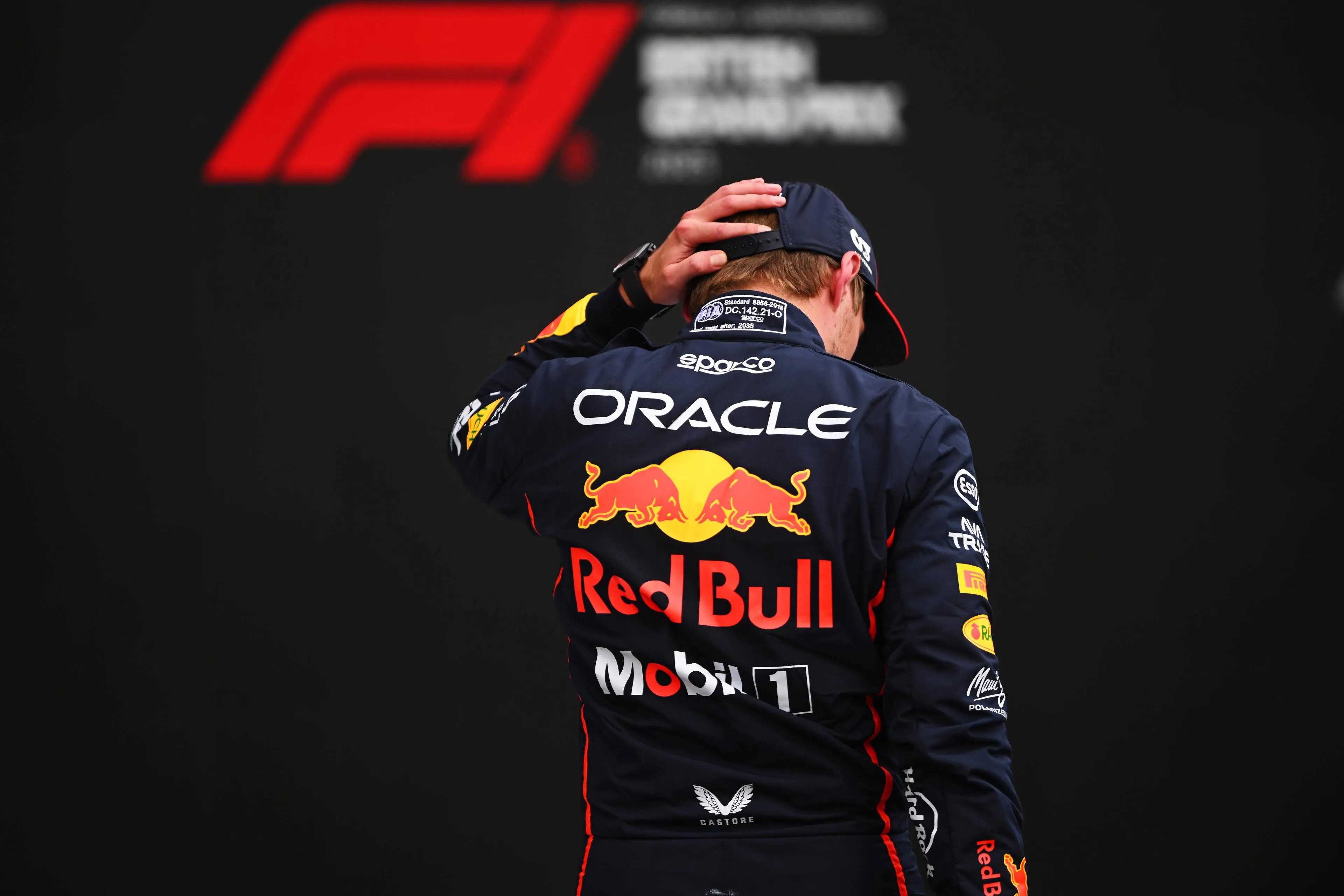 Internationale media prijzen worstelende Verstappen: 'Reed 300 kilometer lang op de limiet'