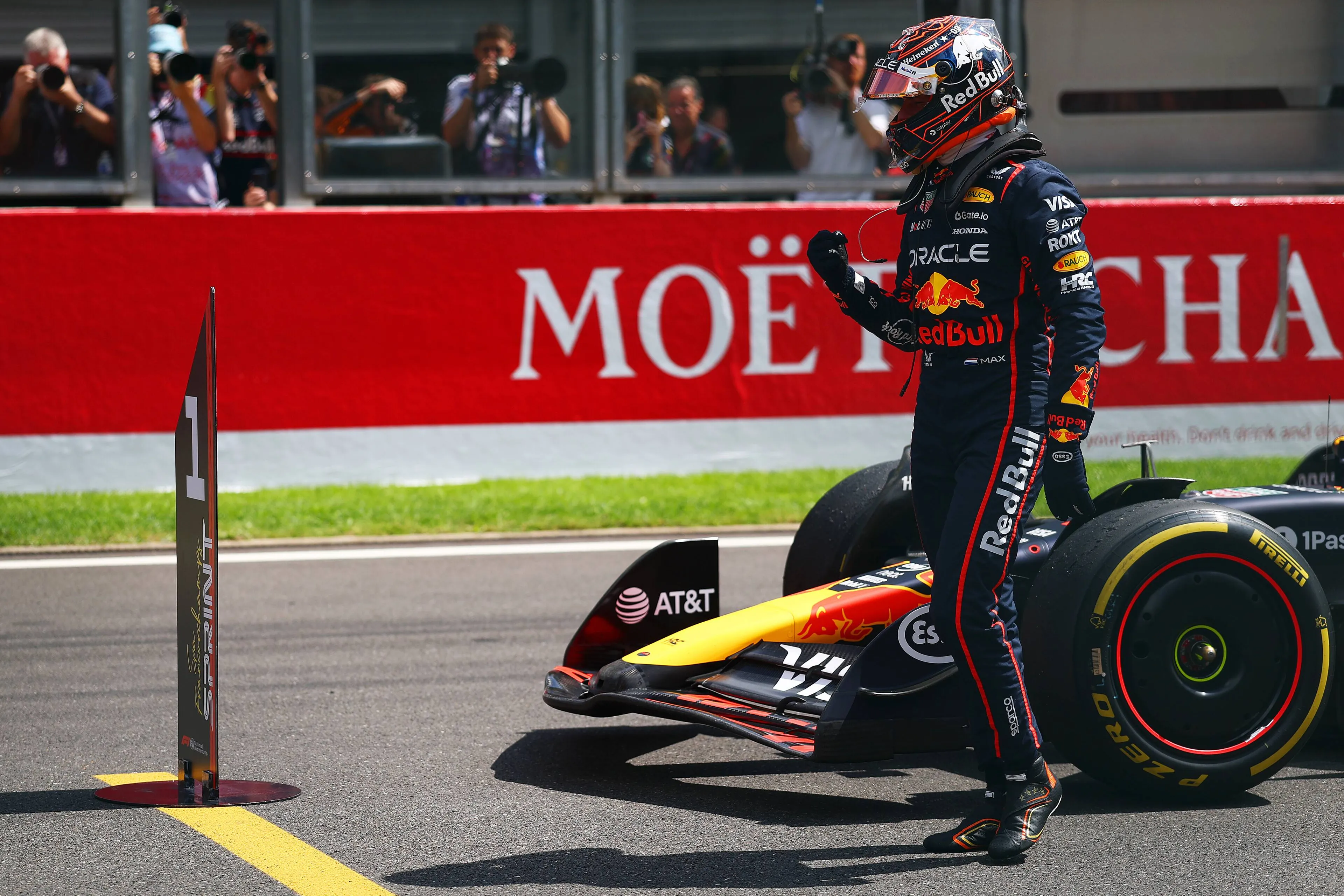 Autosportlegende én Verstappen-fan met grote glimlach: 'Max heeft nog meer respect afgedwongen'