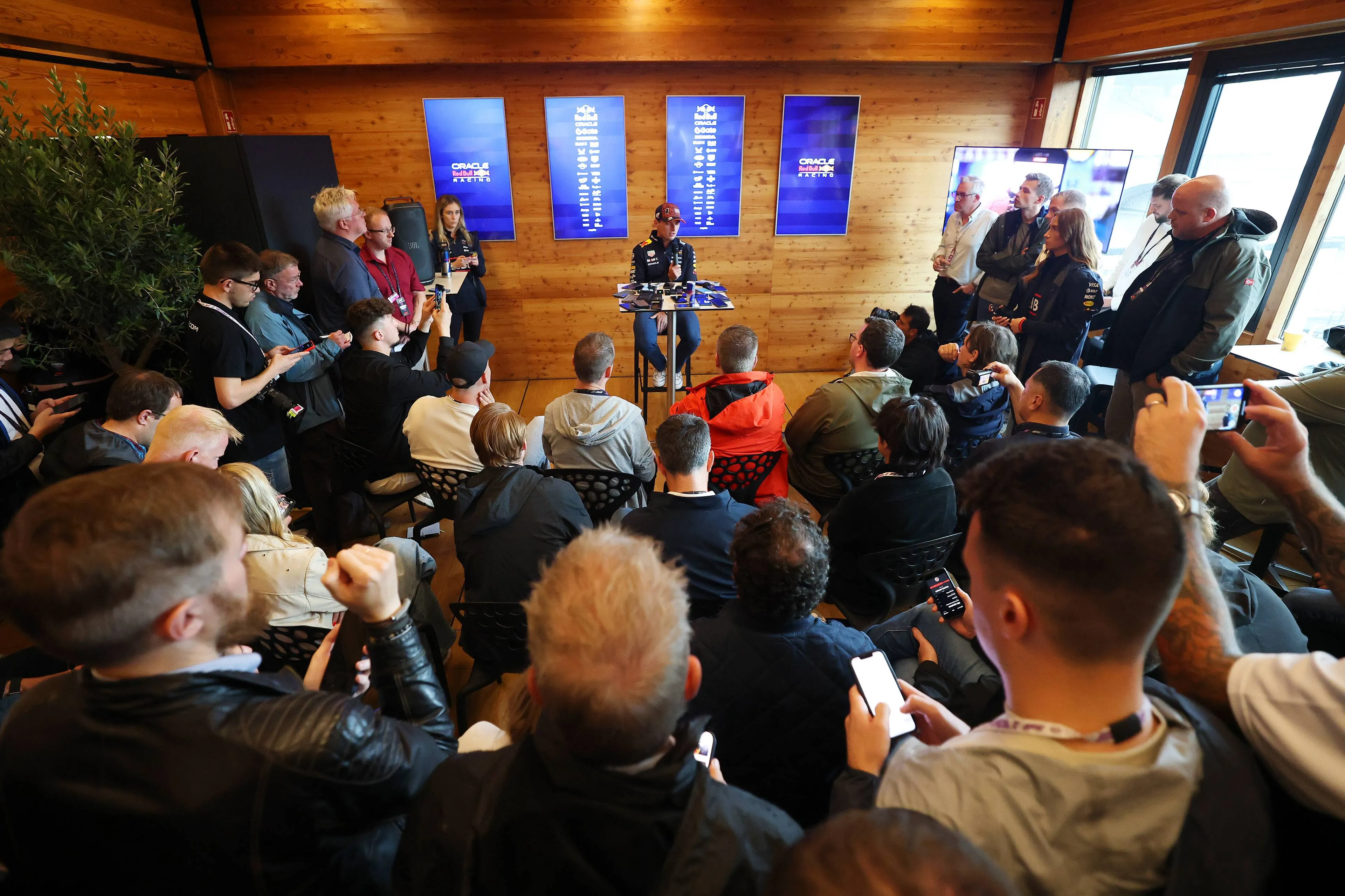 Verstappen trekt eerste conclusies, ook over vervanger Lambiase: 'Heel fijn om met hem samen te werken'