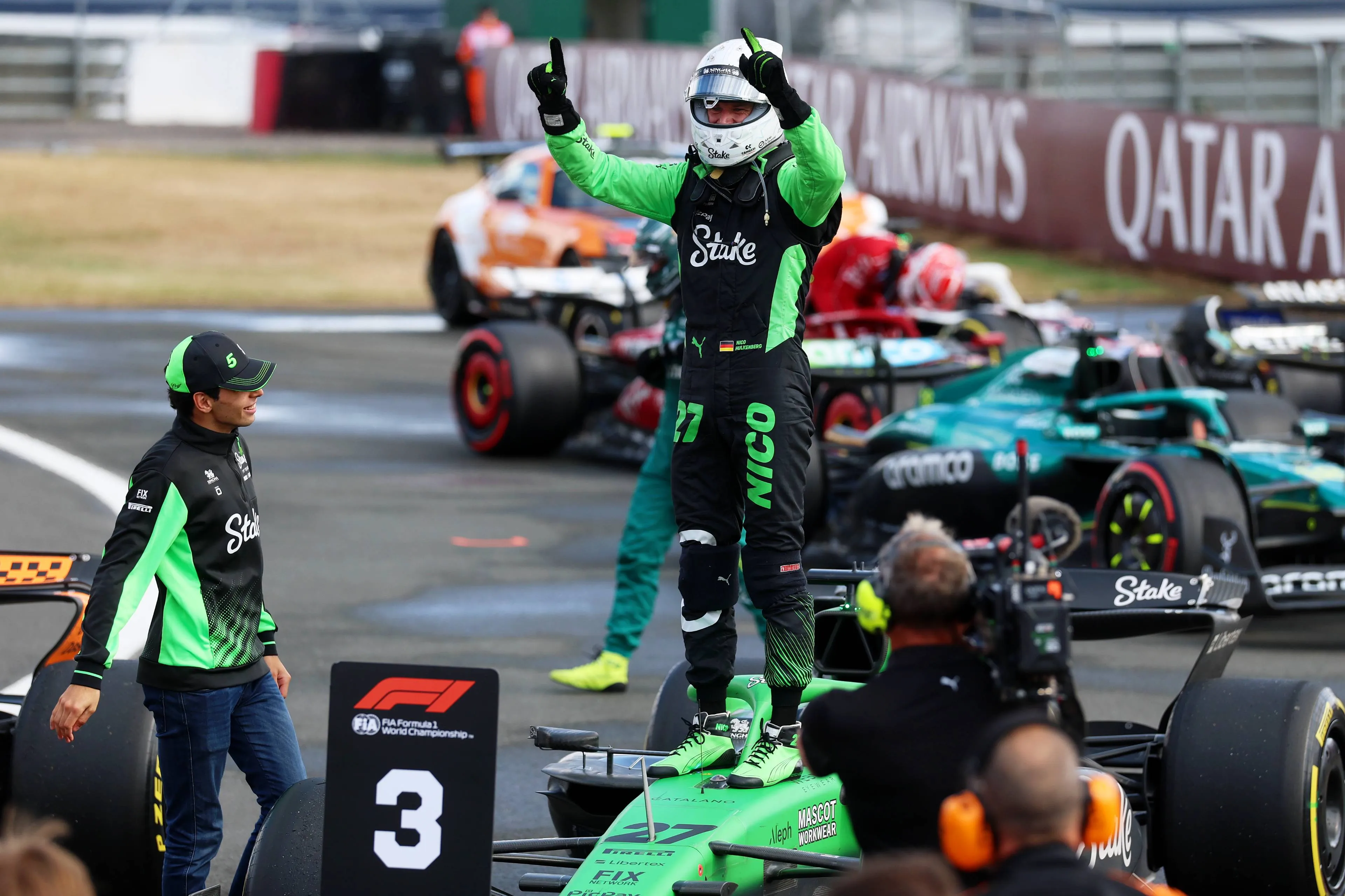 Schumacher moet lachen om vraag van Piastri aan Hülkenberg: 'Dacht vast: wat wil jij nou, ettertje?'