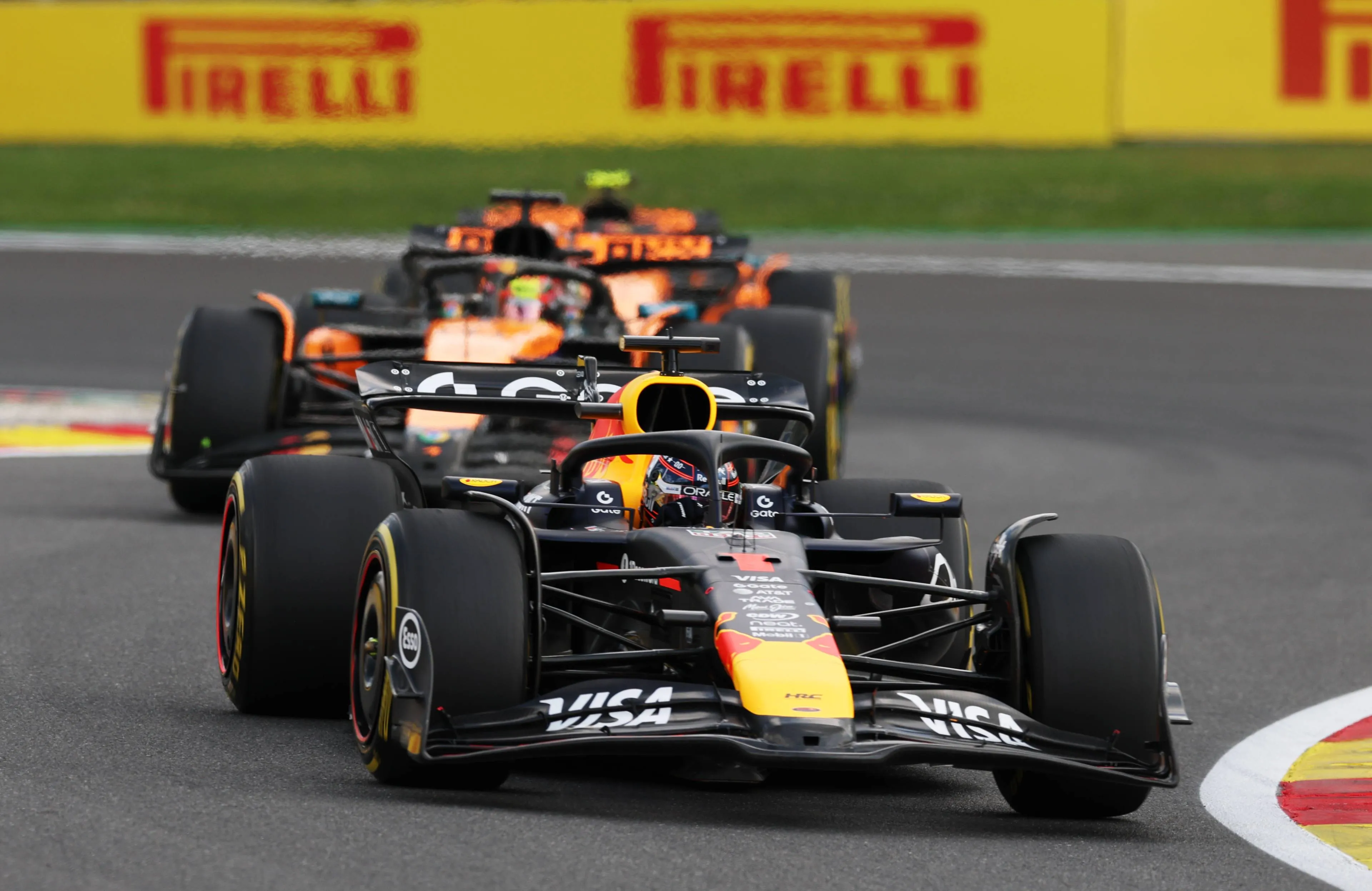 Alex Brundle over huidige vorm Verstappen en Red Bull: 'Hij moet dat probleem kunnen zijn'