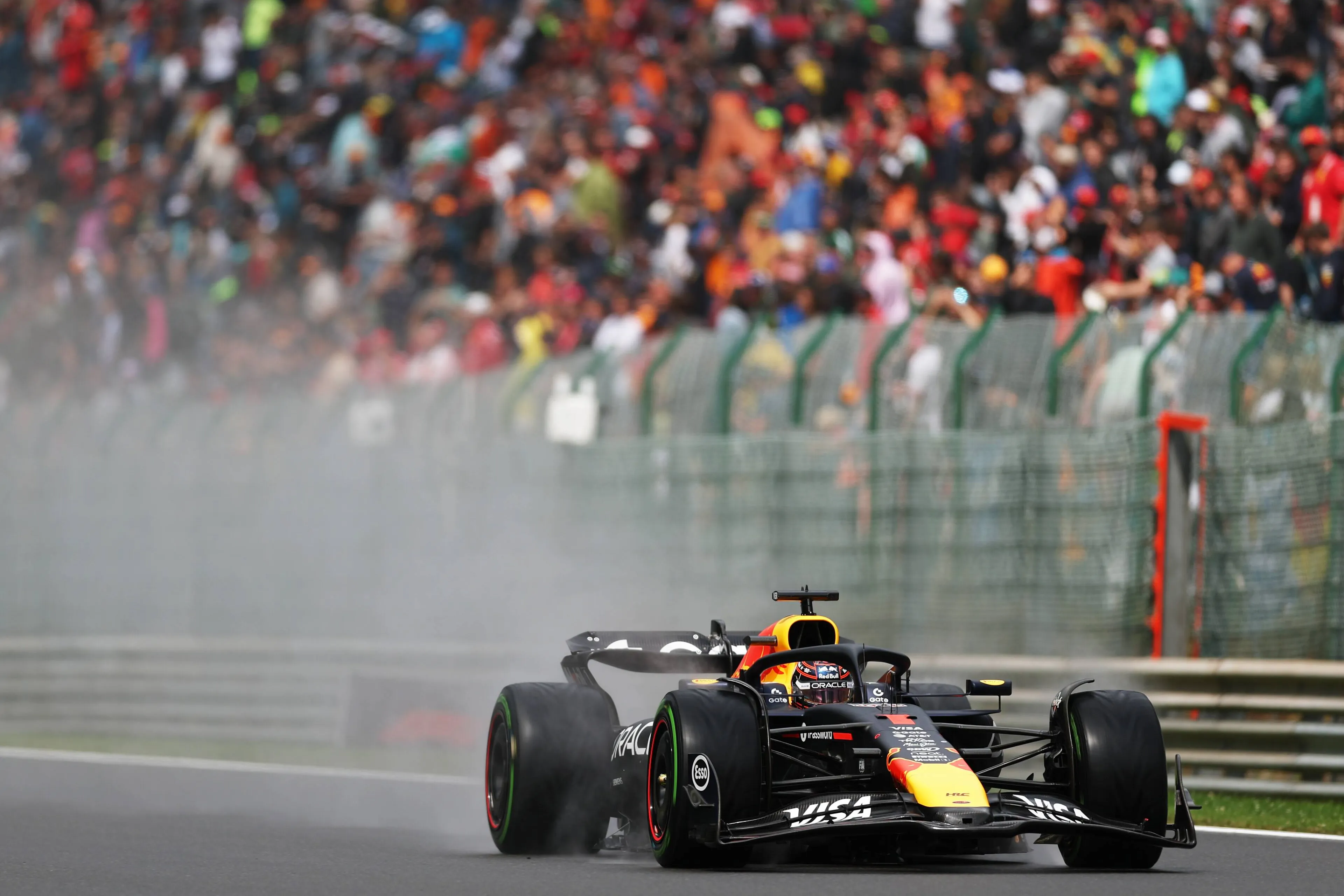 Mol haalt uit naar de FIA: 'Er is ons mogelijk een historische wedstrijd ontnomen'