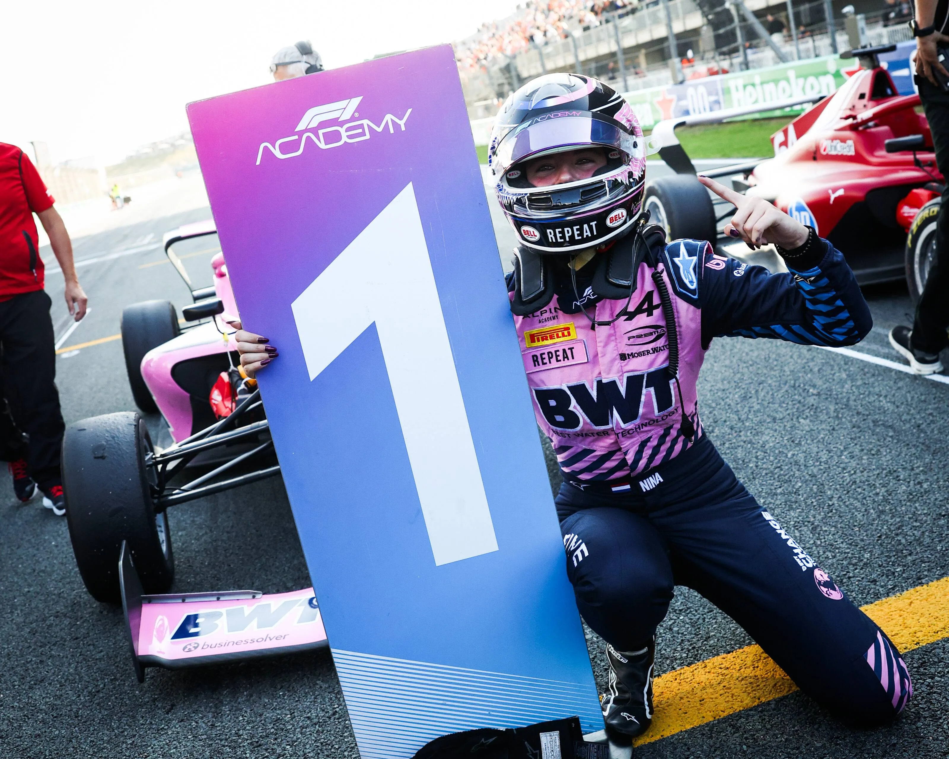 Gademan kon haar thuiszege amper bevatten: 'Dan denk ik dat er een trein aankomt, of een bandenstapel!'