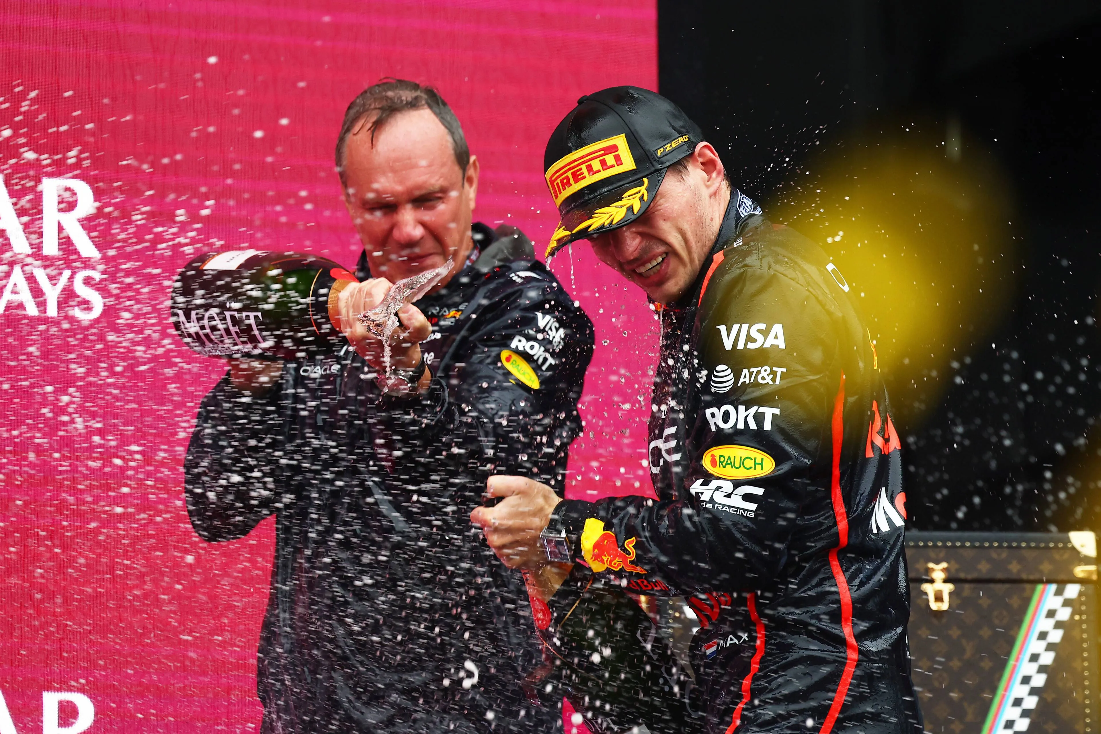 Red Bull-hoofdingenieur bladert door het Singapore-boek: 'Kregen een terechtwijzing van Verstappen'