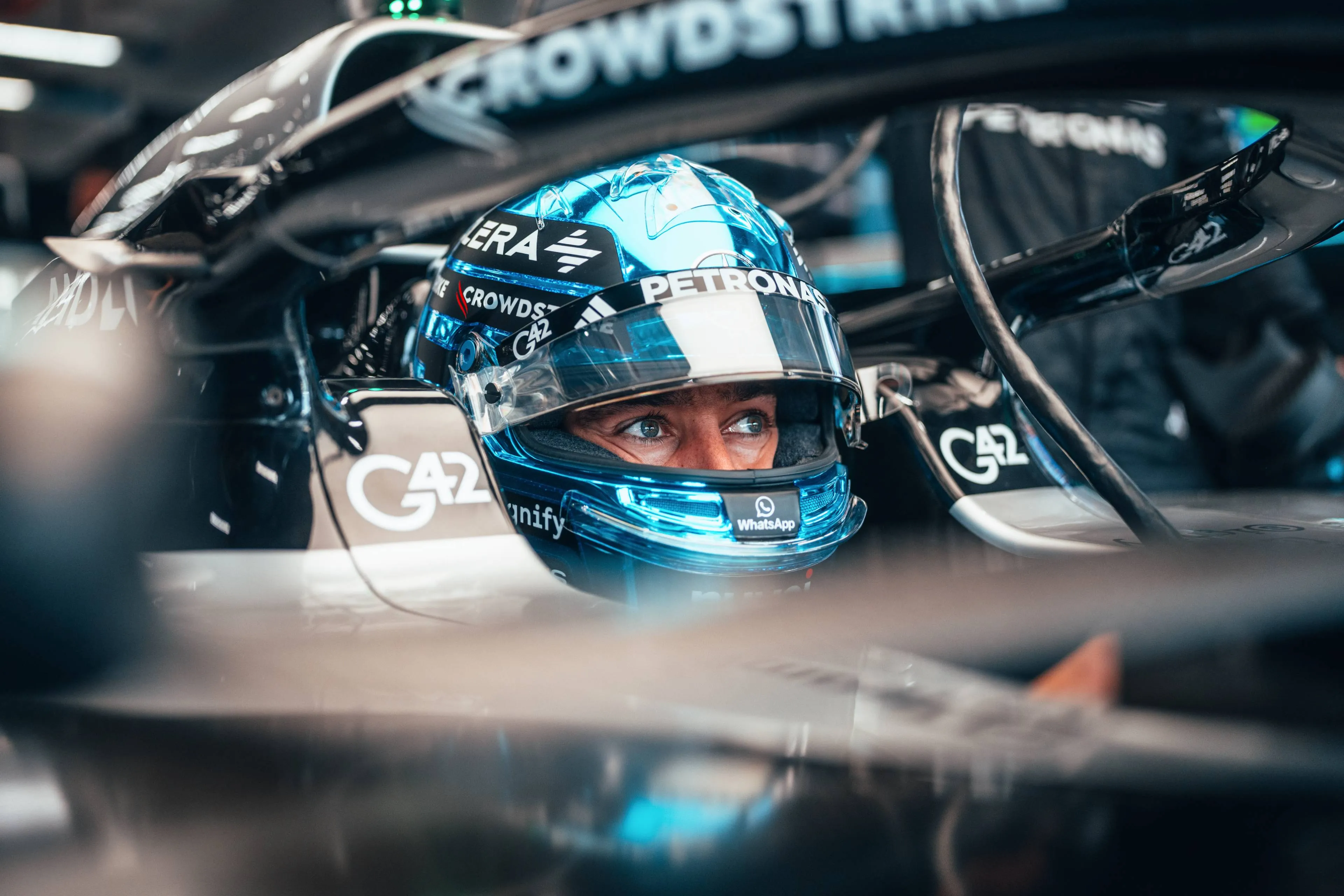 Russell schiet naar poleposition met monsterronde, alarmbellen voor McLaren mogen rinkelen