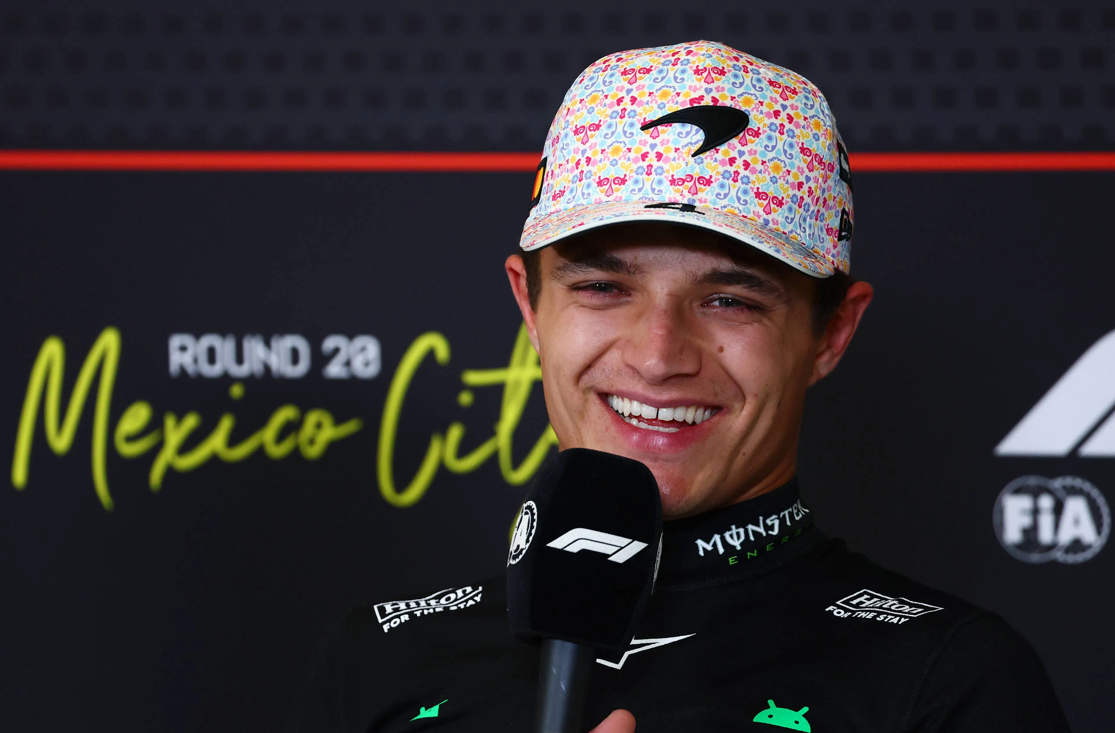 Verstappen komt niet verder dan P17, McLaren domineert