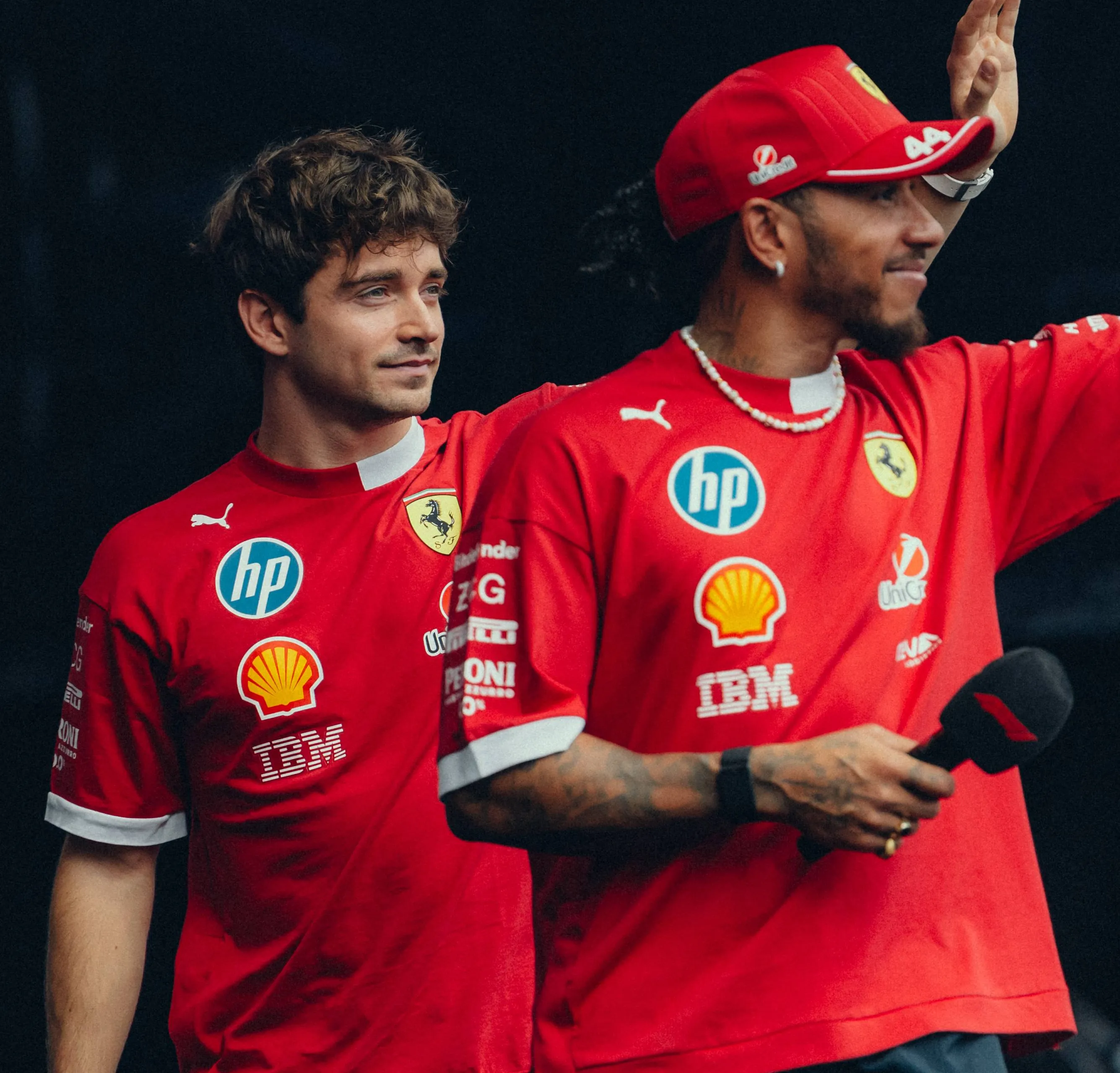 lewis-hamilton-charles-leclerc-ferrari-singapore-vrijdag-1