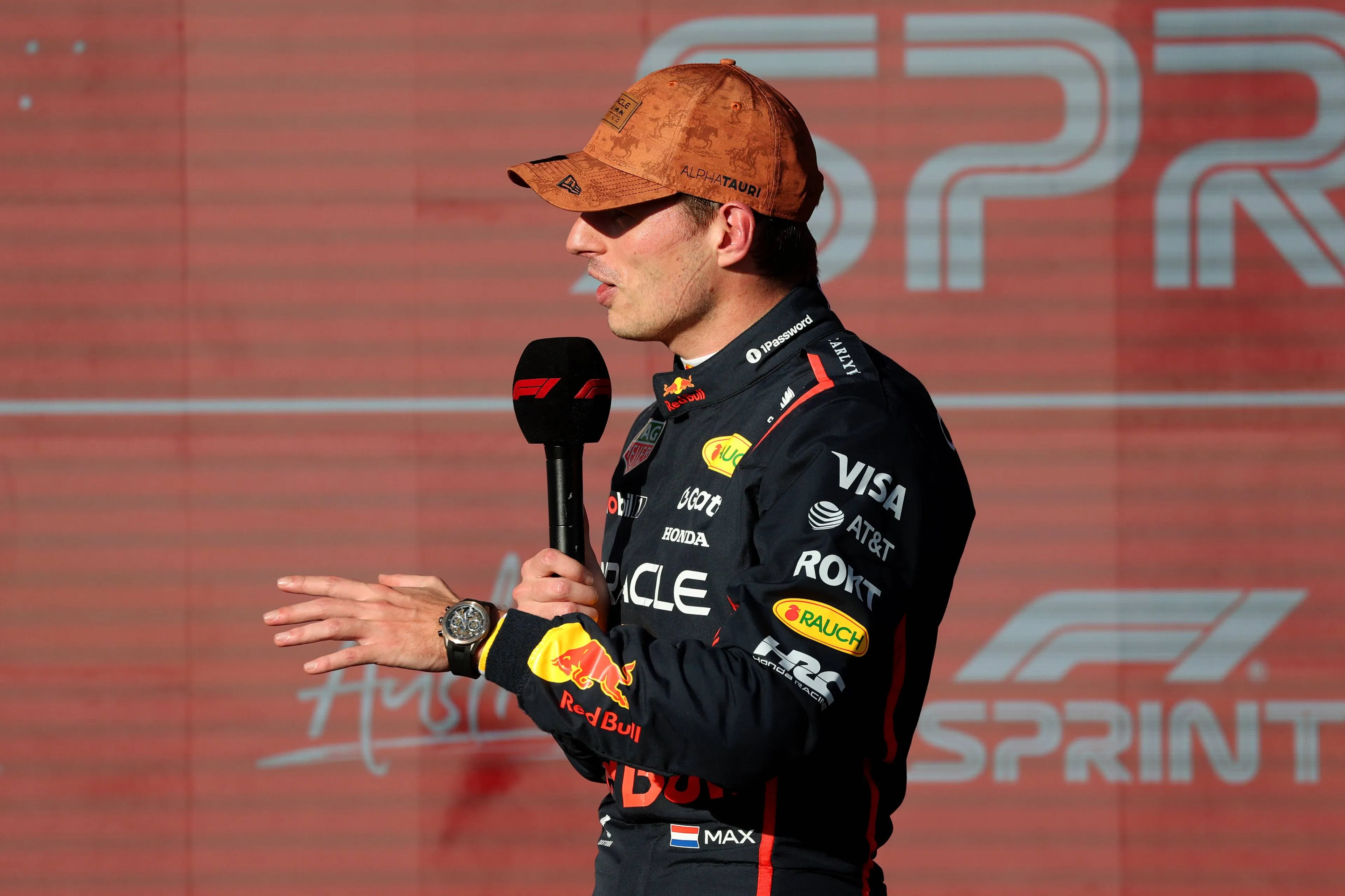 Verstappen niet blind na gouden zaken: 'Wat ik dacht toen McLarens uitvielen? Dat is mooi'
