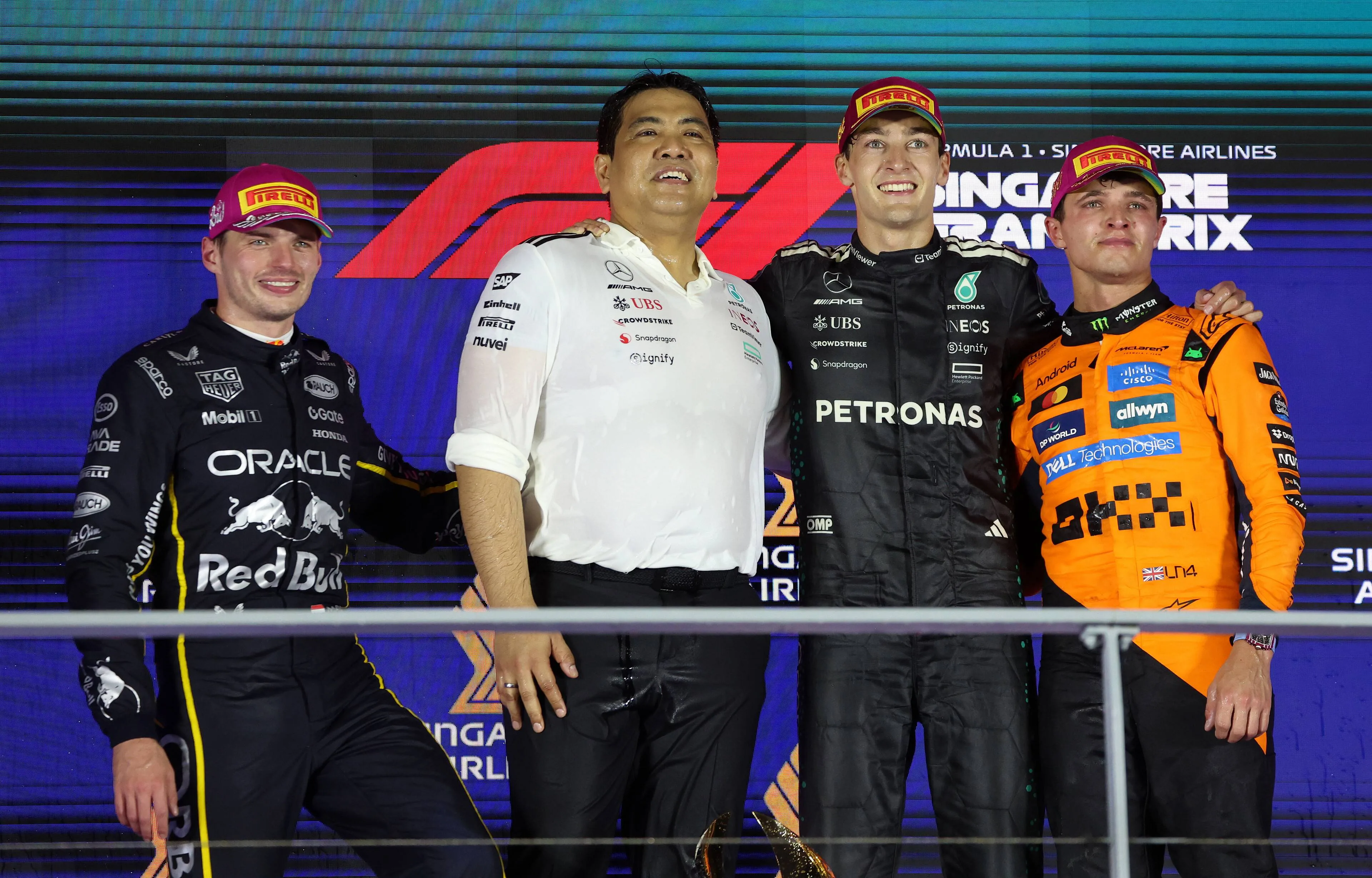 max-verstappen-red-bull-racing-george-russell-mercedes-mclaren-lando-norris-gp-singapore-2025-zondag-podium-2