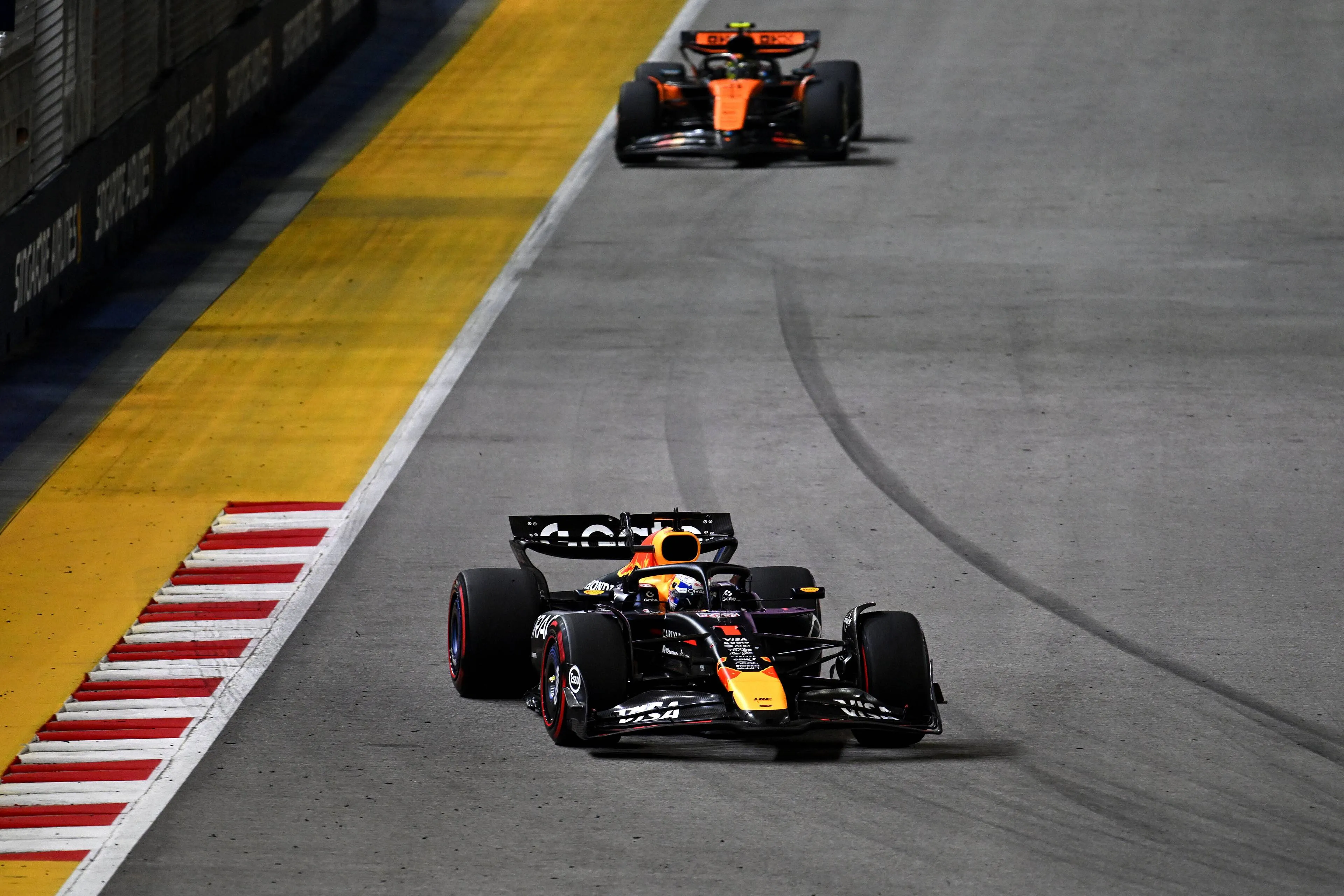 Viaplay-analisten zien het somber in voor Verstappen: 'Dat is hem niet gelukt'