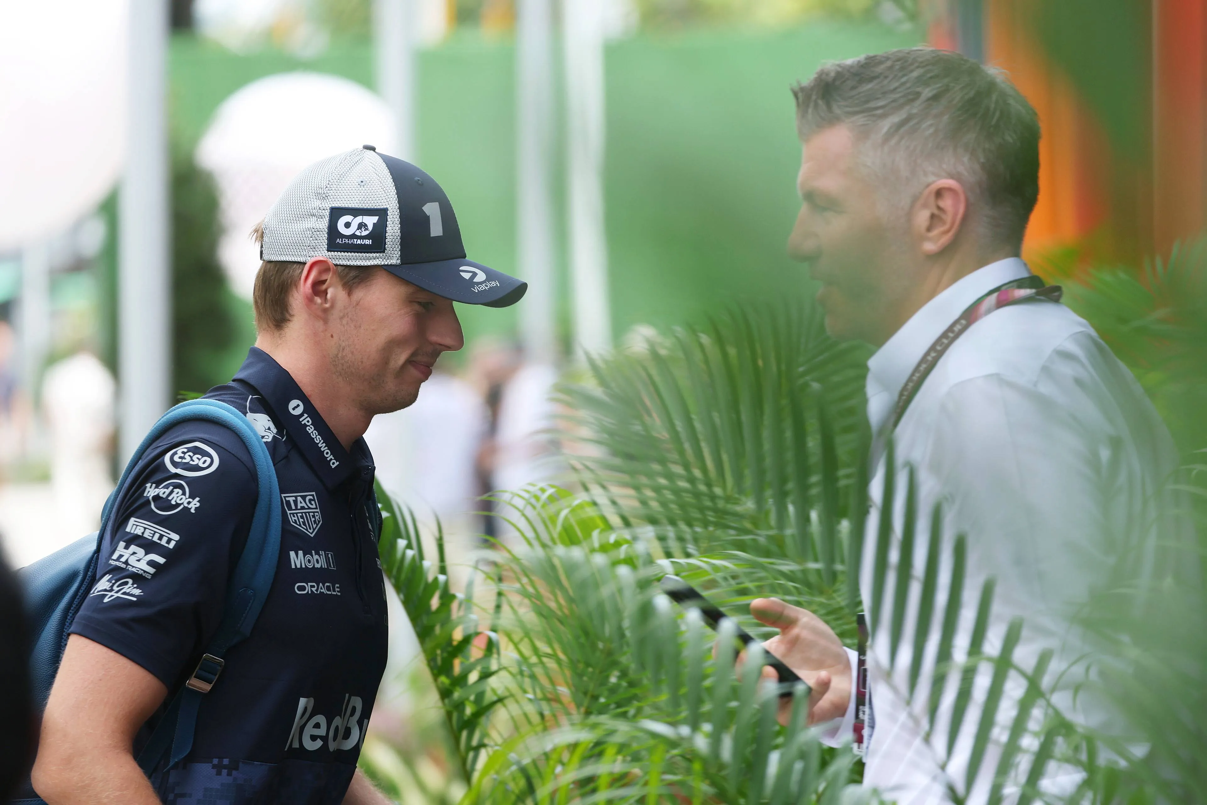 Ondertussen in F1 | Verstappen bijna geschept door een Alpine tijdens VT3