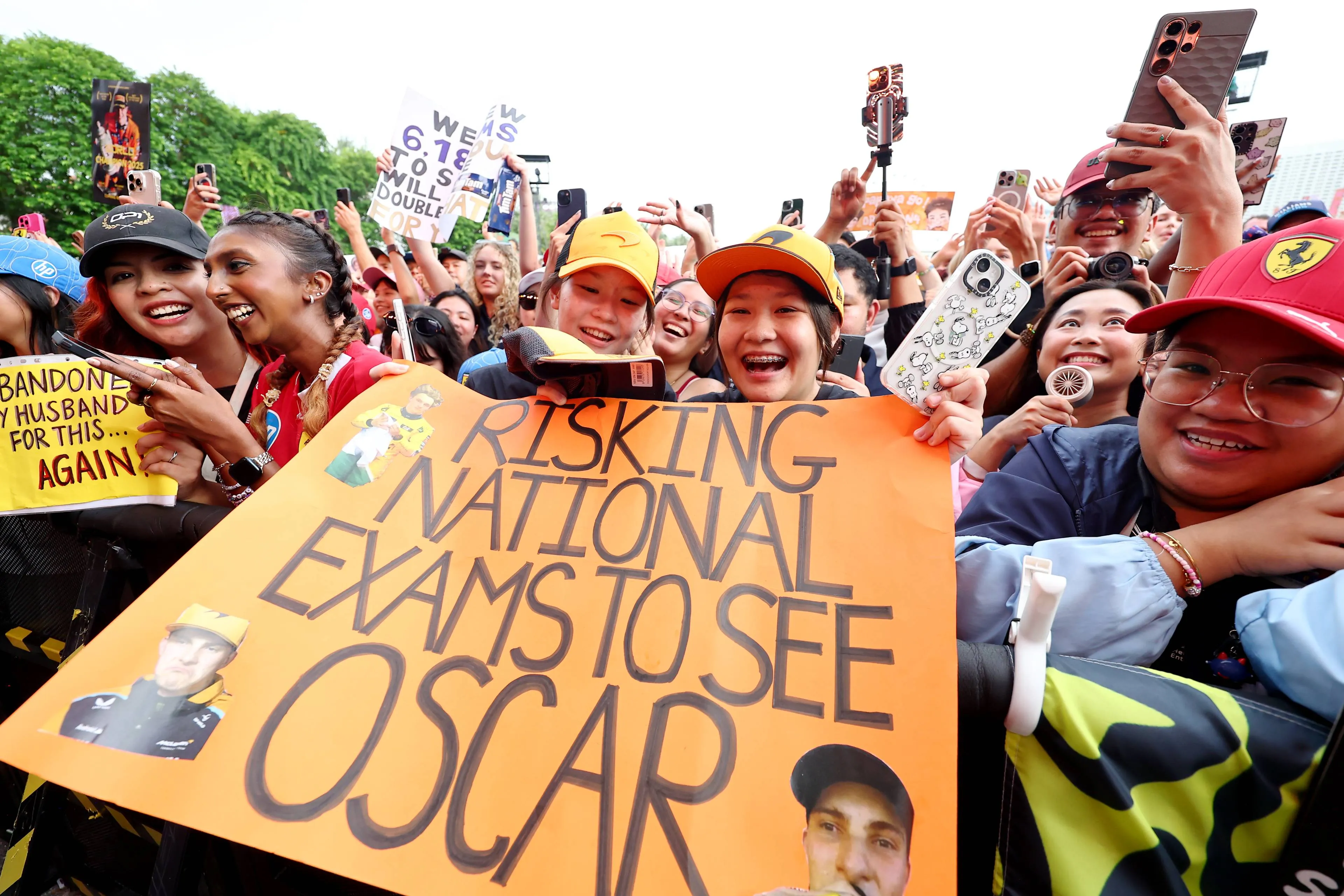 oscar-piastri-singapore-2025-vrijdag-vt1-fans
