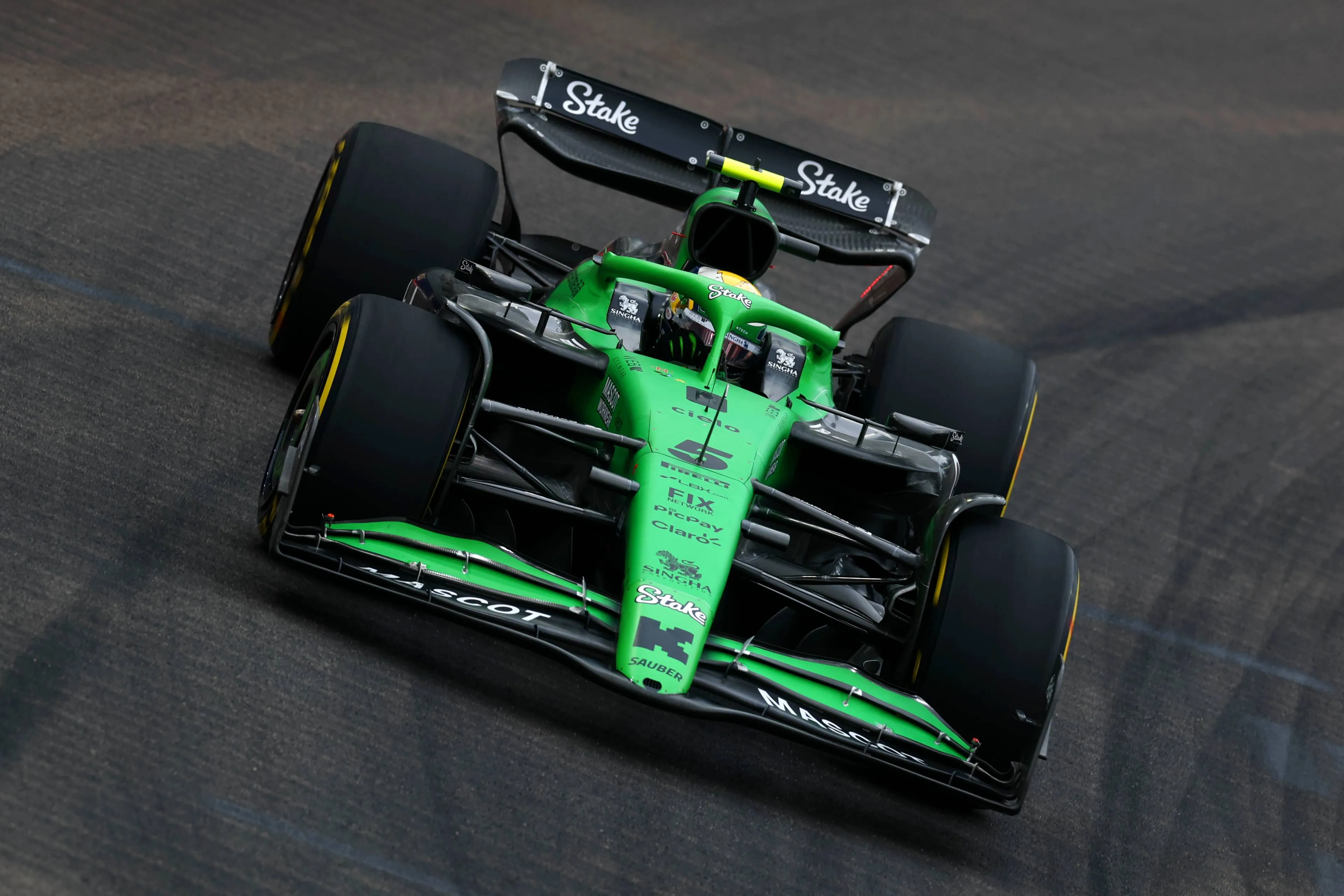 pirelli-gabriel-bortoleto-stake-kick-sauber-gp-singapore-2025-zaterdag