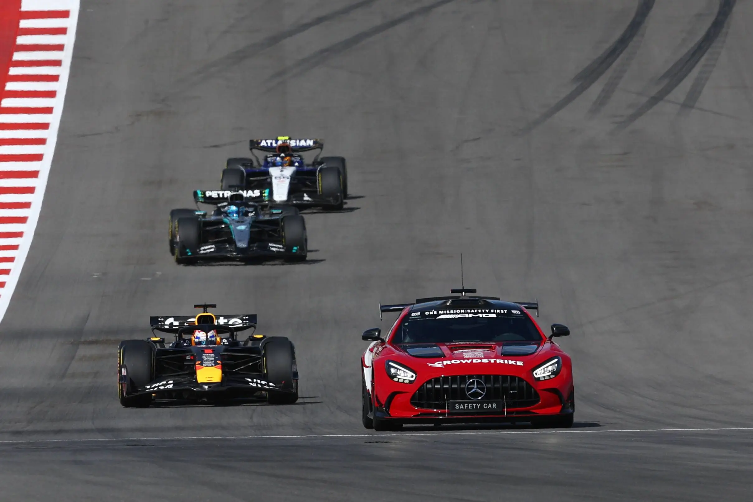 safety-car-cota-max-verstappen-george-russell-carlos-sainz
