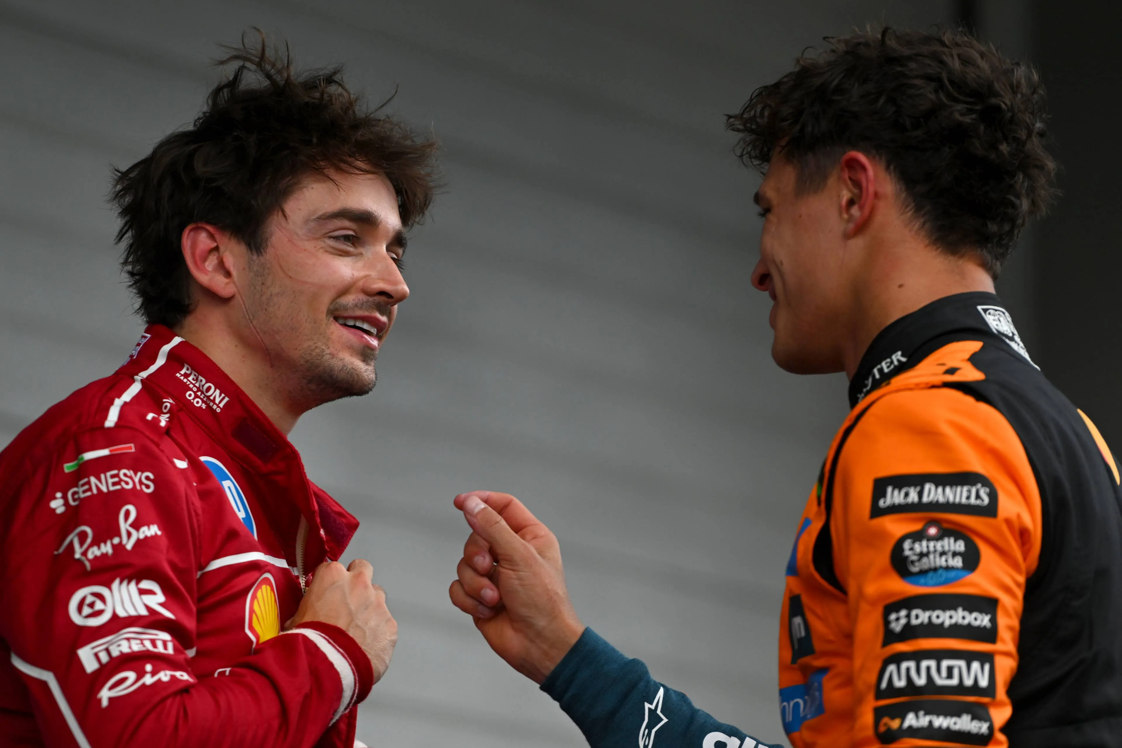 lando-norris-mclaren-gp-sao-paulo-brazilie-2025-zaterdag-charles-leclerc-ferrari-5